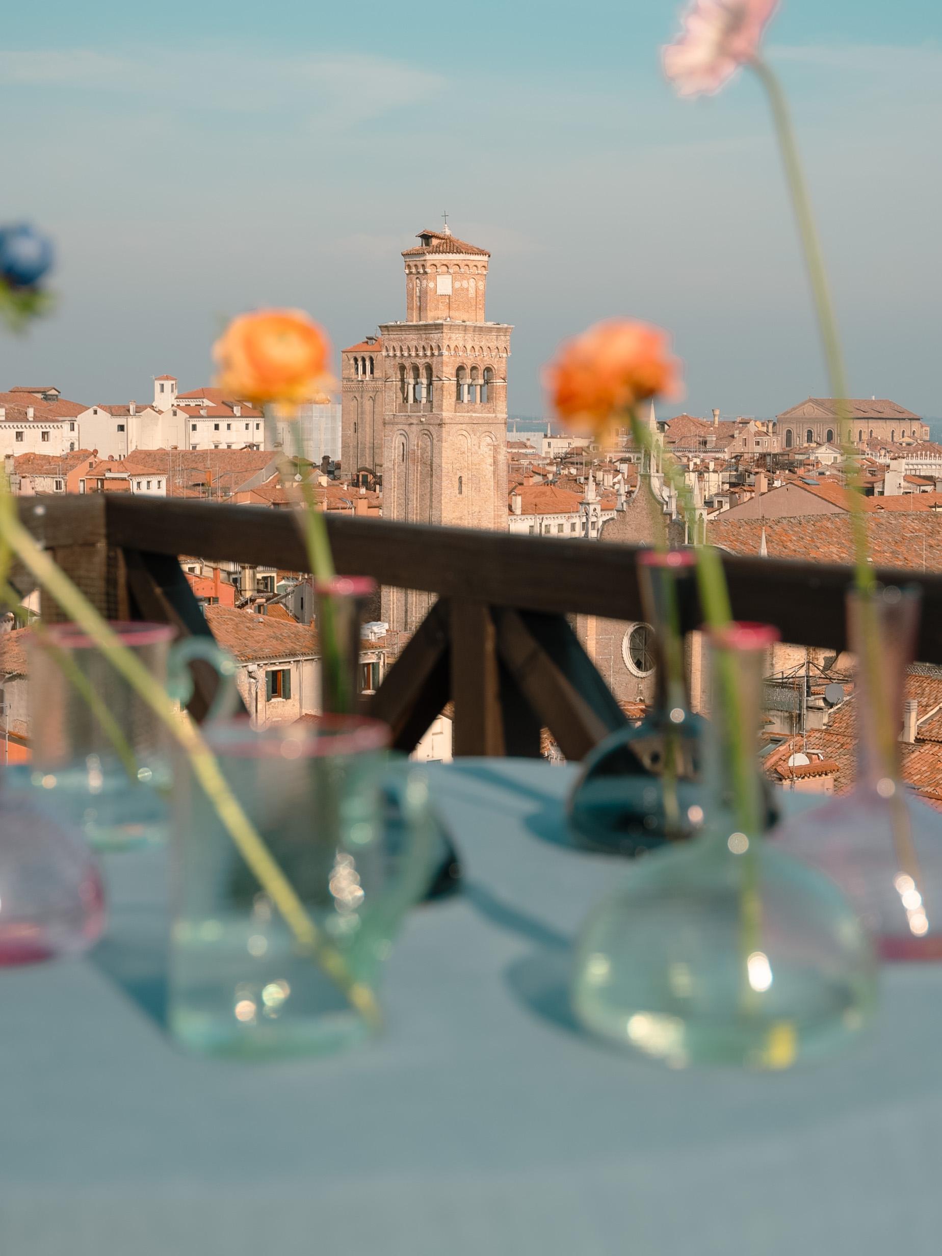 italien Carafe FIZZY en vert avec bord en verre rose, par Giberto Venezia en vente