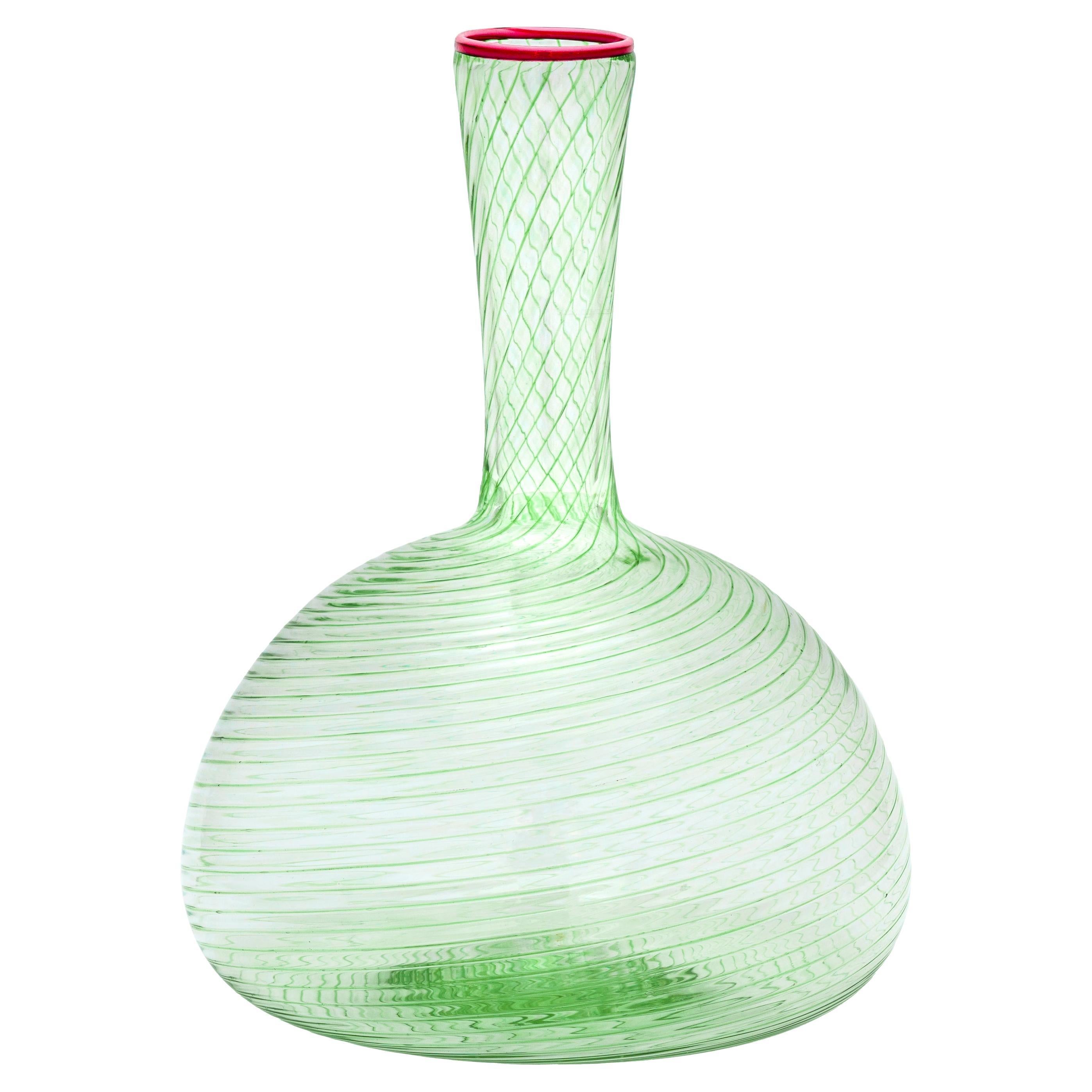 FIZZY Karaffe in grün mit rosa Glasrand, von Giberto Venezia