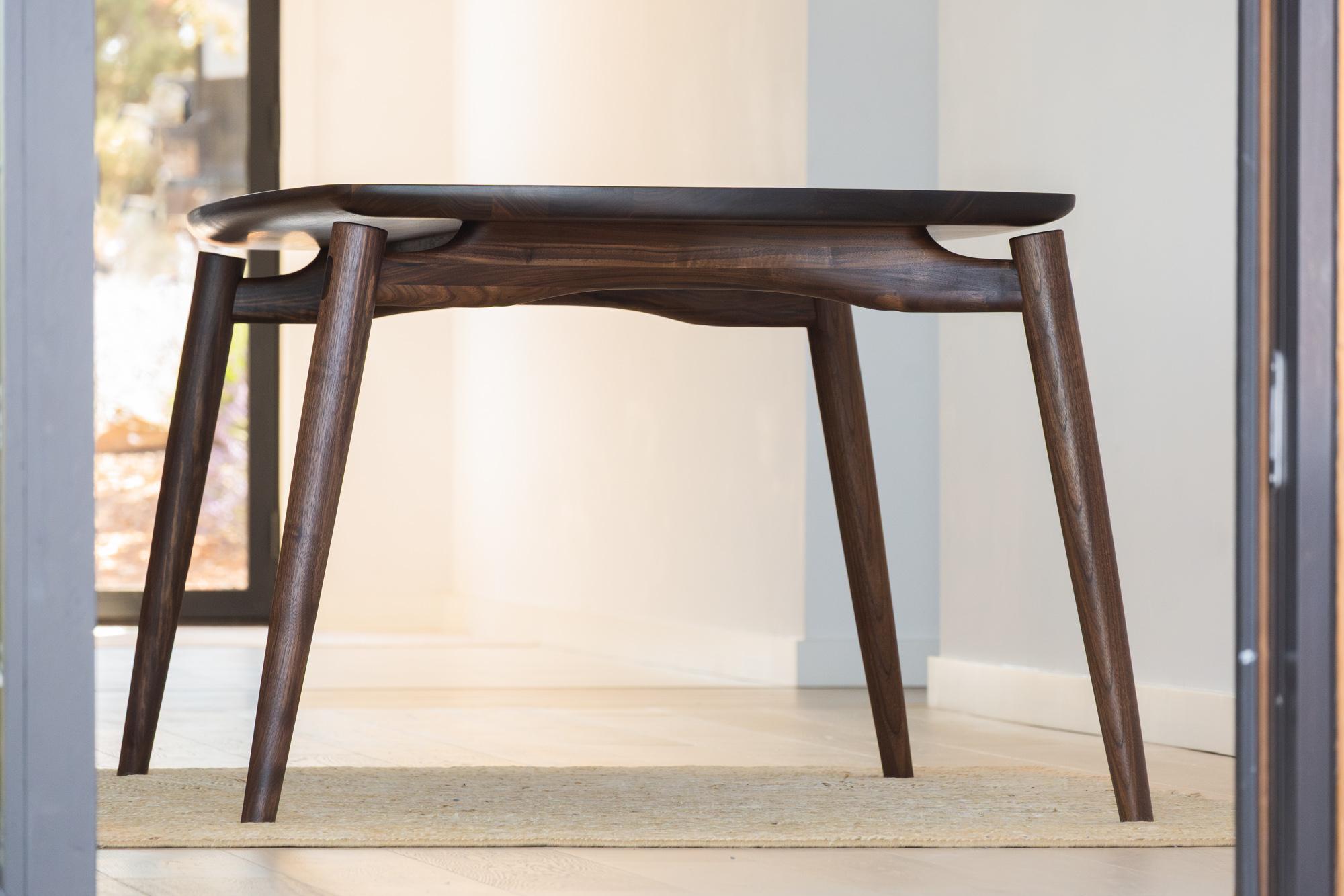 Tavolo da pranzo Fjoon di Fernweh Woodworking in noce in vendita 2