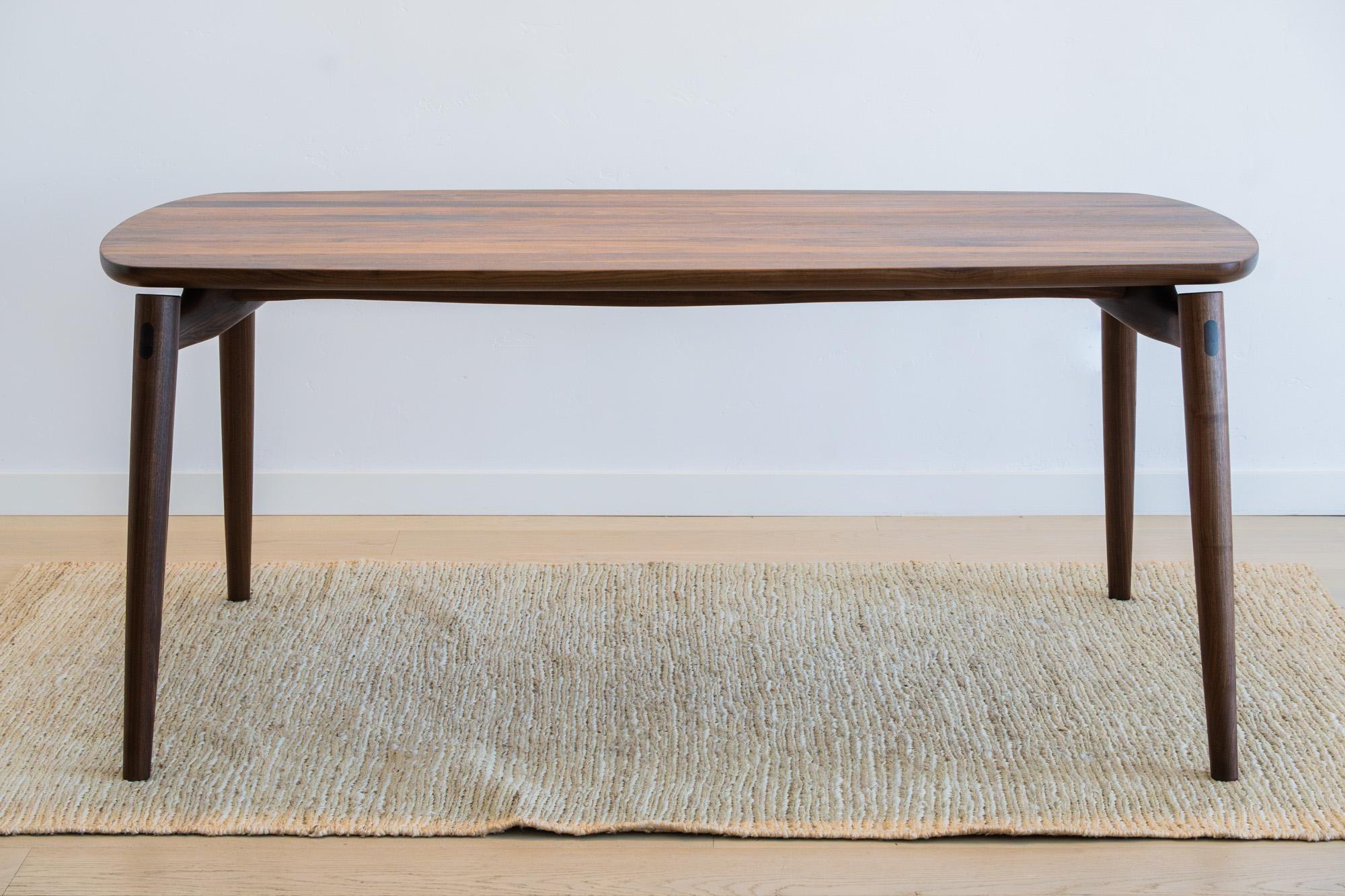 Tavolo da pranzo Fjoon di Fernweh Woodworking in noce in vendita 6