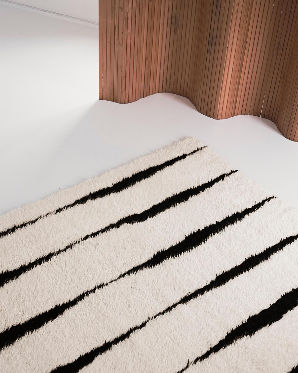 A fjord or fiord is a long, narrow inlet with steep sides or cliffs, created by a glacier. This design is inspired by the Norwegian coastline and it’s estimated 1,200 fjords. 

This shaggy rug is made with New Zealand wool for great quality and a
