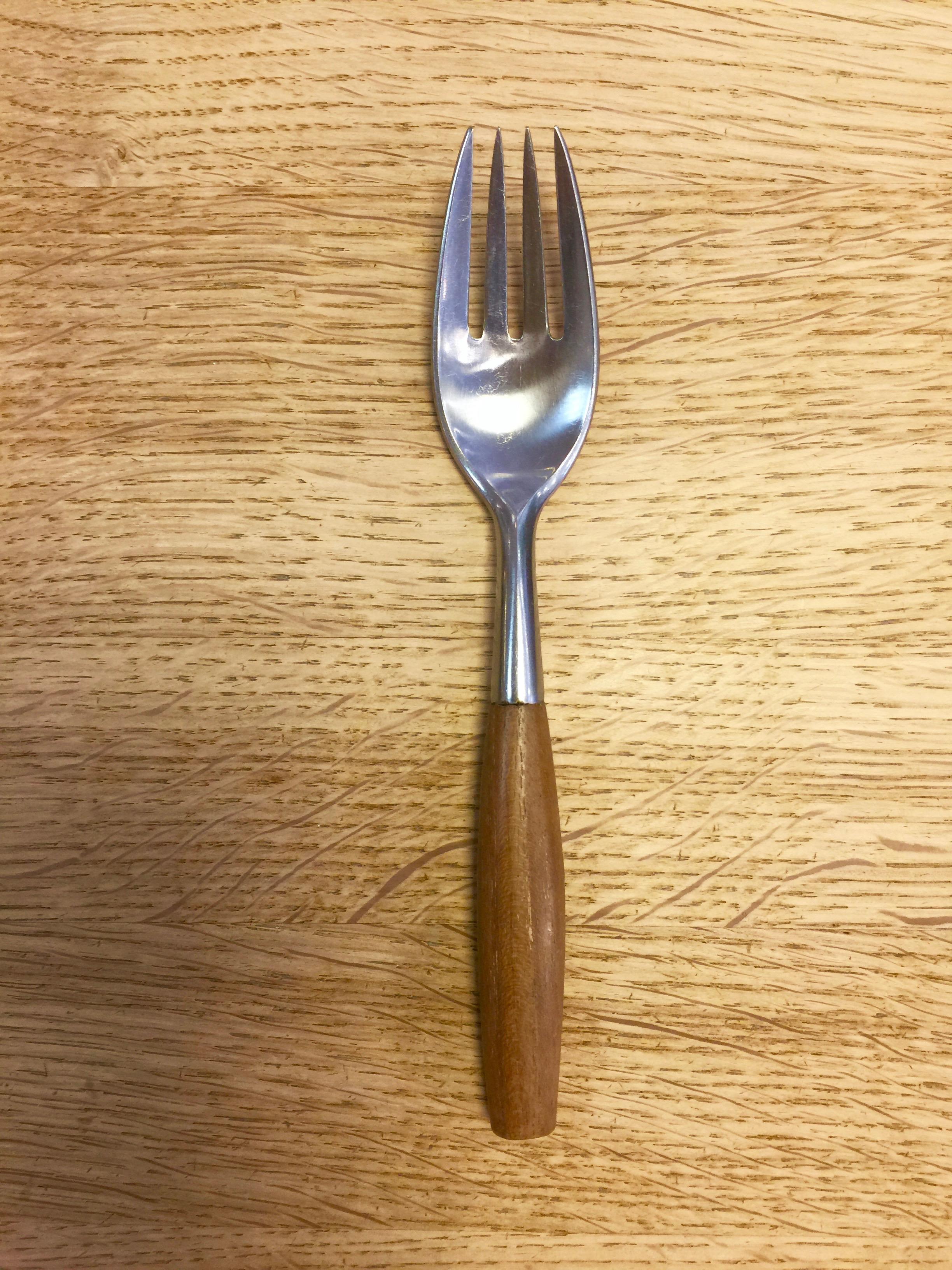 The classic “Fjord” flatware was designed by Jens Quistgaard in 1953. It established Dansk as a leader in modern design tableware and awarded Quistgaard with a number of design awards. A sculptural blending of teak and stainless steel, traditional