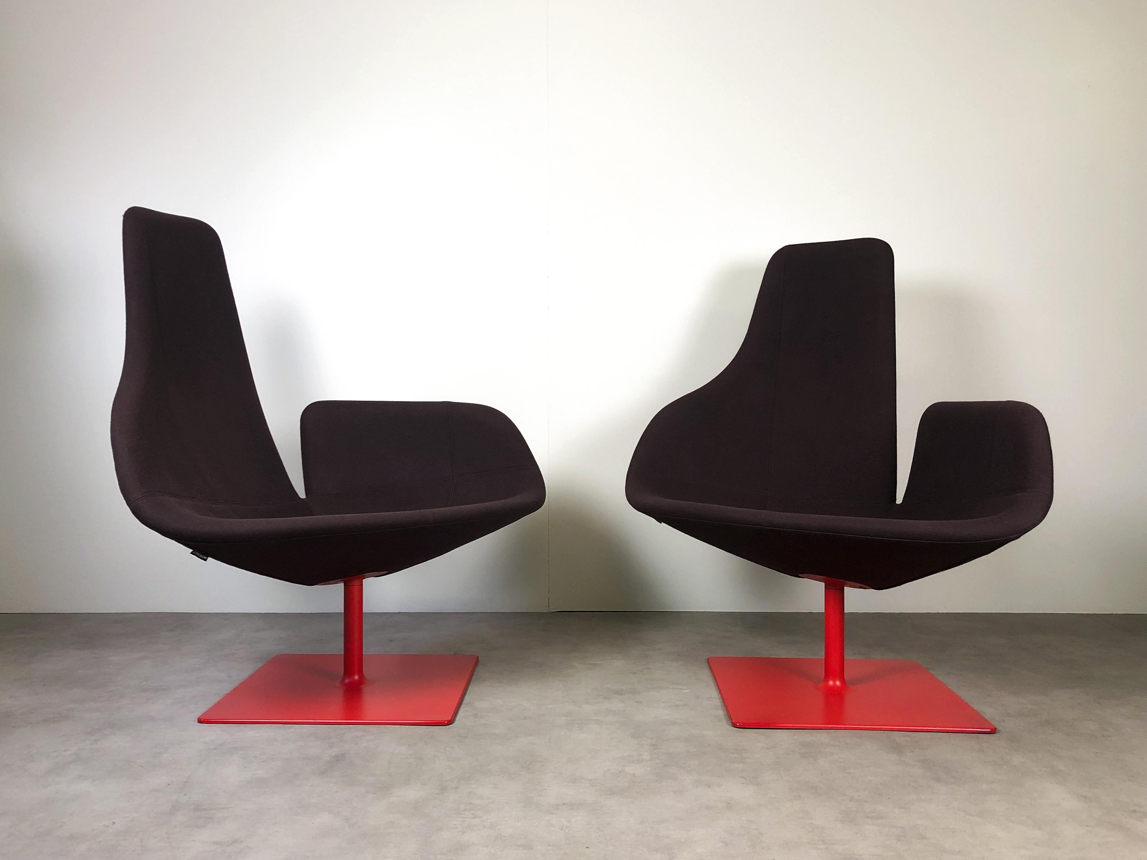 These exquisite Fjord swivel armchairs, designed by Patricia Urquiola for Moroso in 2002, boast a sophisticated silhouette inspired by the graceful curves of a sea shell. Constructed with fireproof cold-foamed foam and a sturdy internal steel frame,