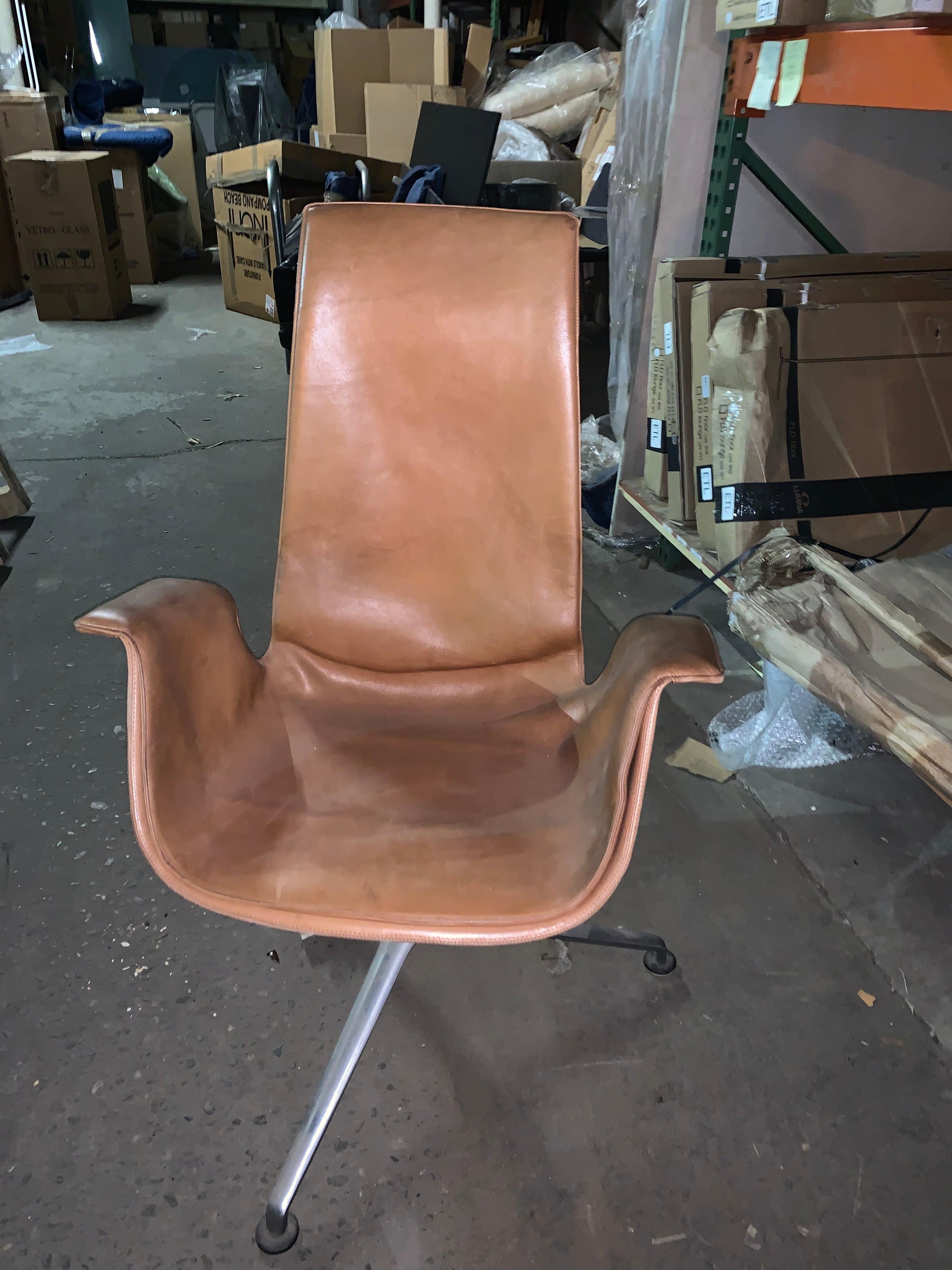 FK Bucket Leather Swivel Armchair by Preben Fabricius & Jørgen Kastholm In Good Condition In New York, NY