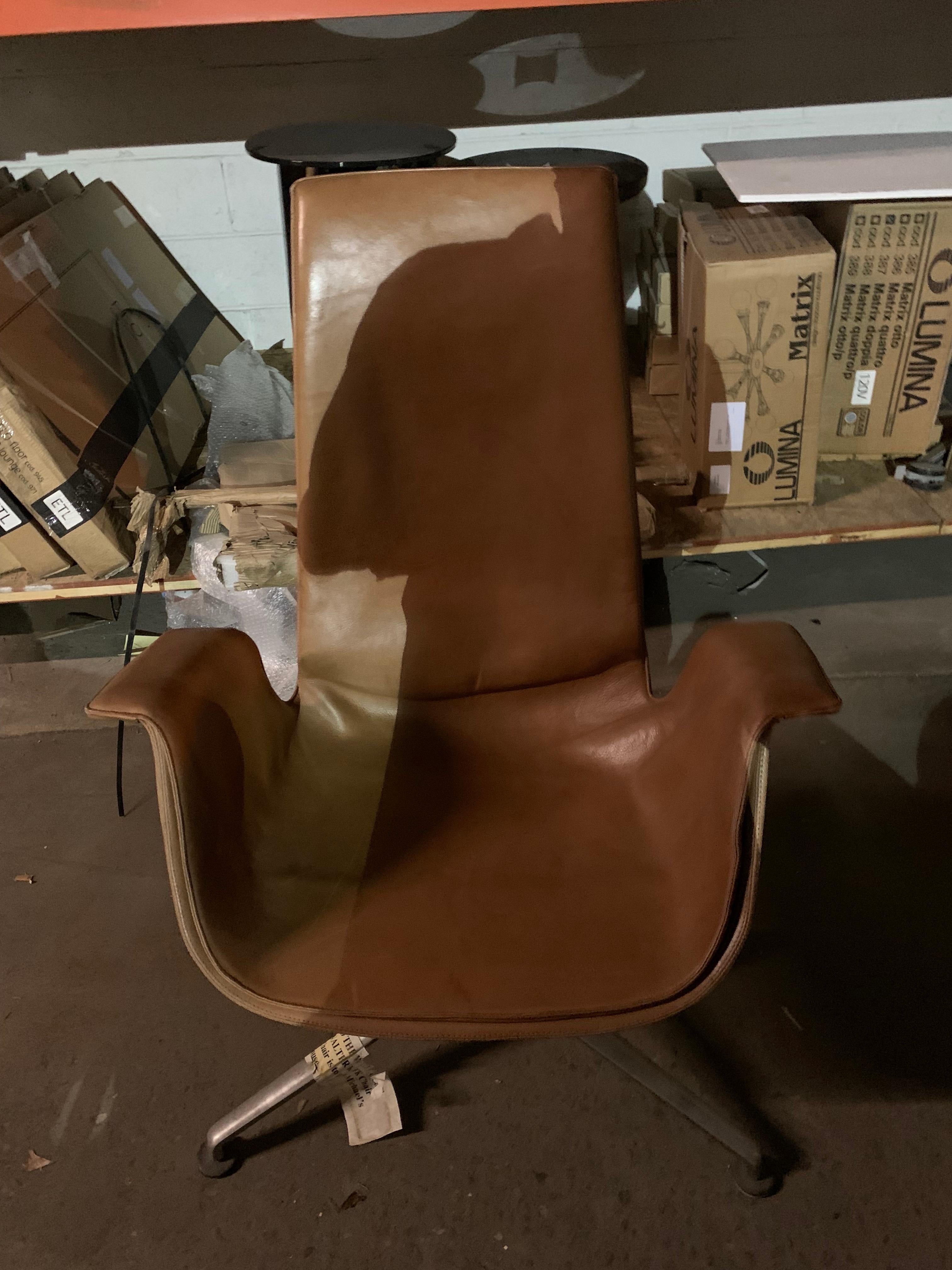 Contemporary FK Bucket Leather Swivel Armchair by Preben Fabricius & Jørgen Kastholm