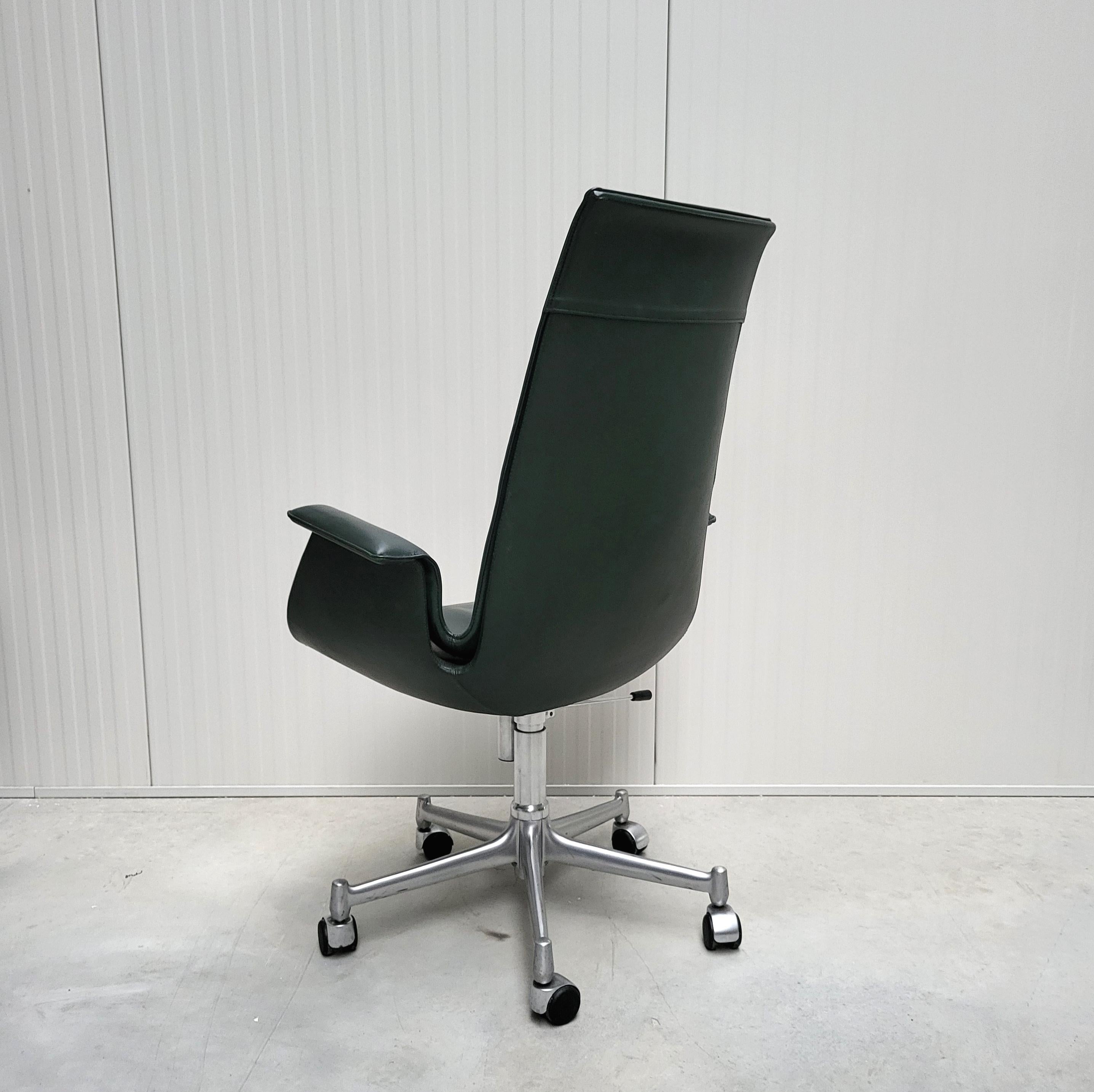 Hand-Crafted FK6725 Bird Tulip Chair Green by Fabricius & Kastholm Knoll 1990s For Sale