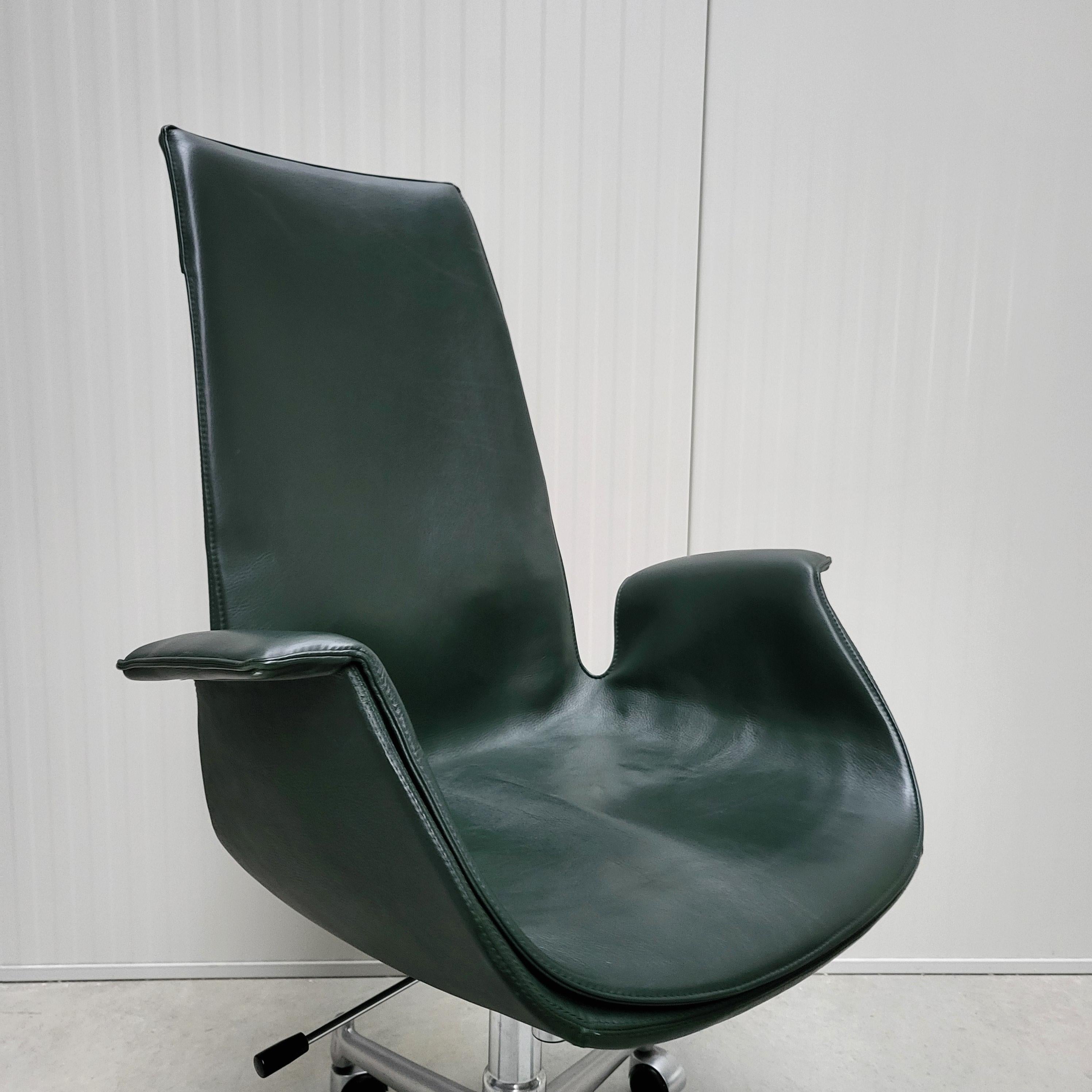 FK6725 Bird Tulip Chair Green by Fabricius & Kastholm Knoll 1990s In Good Condition For Sale In Aachen, NW