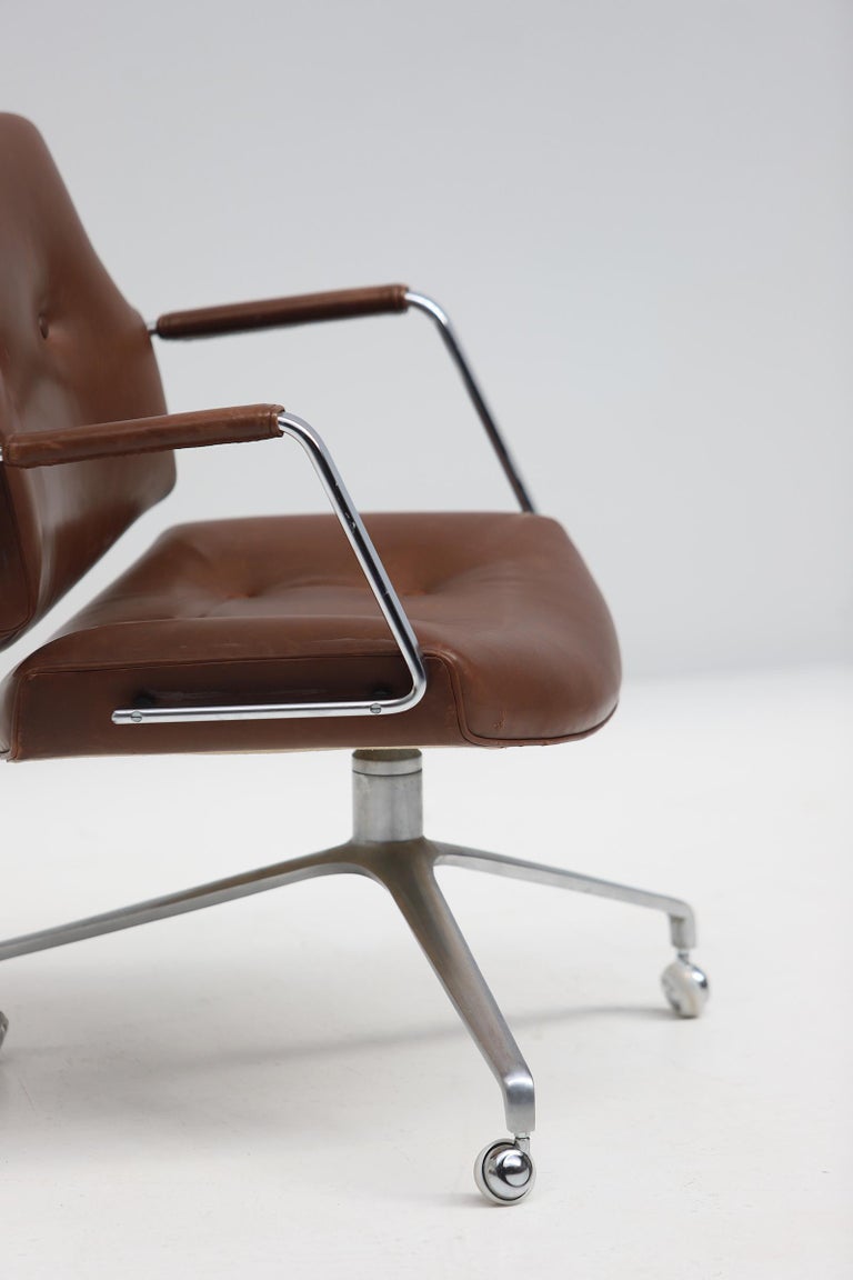 Fk84 Chocolatebrown Leather Office Chair by Preben Fabricius and Jorgen Kastholm In Fair Condition For Sale In Antwerpen, Antwerp