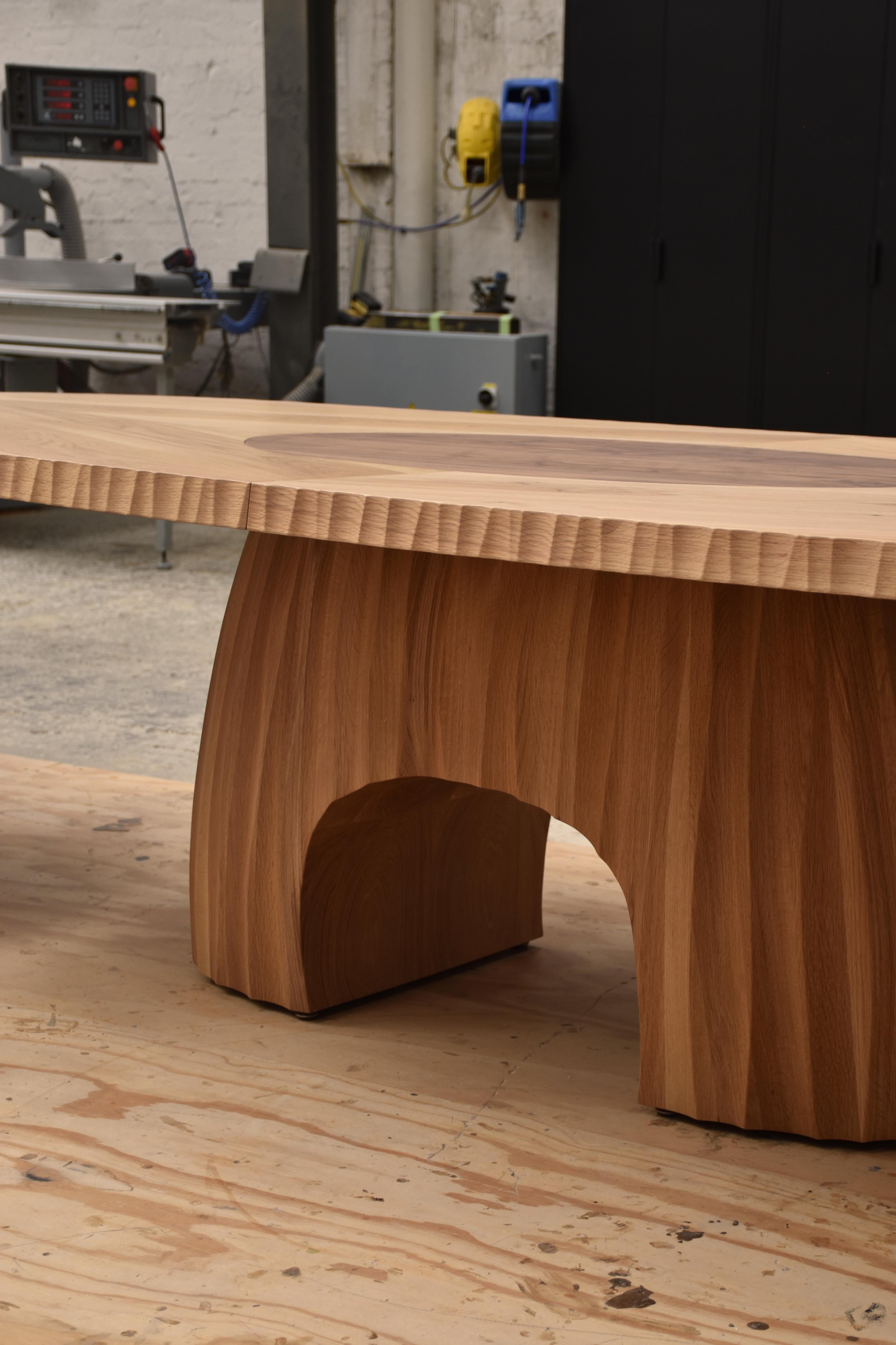 Flack Oval Dining Table by Daniel Poole In New Condition For Sale In Geneve, CH