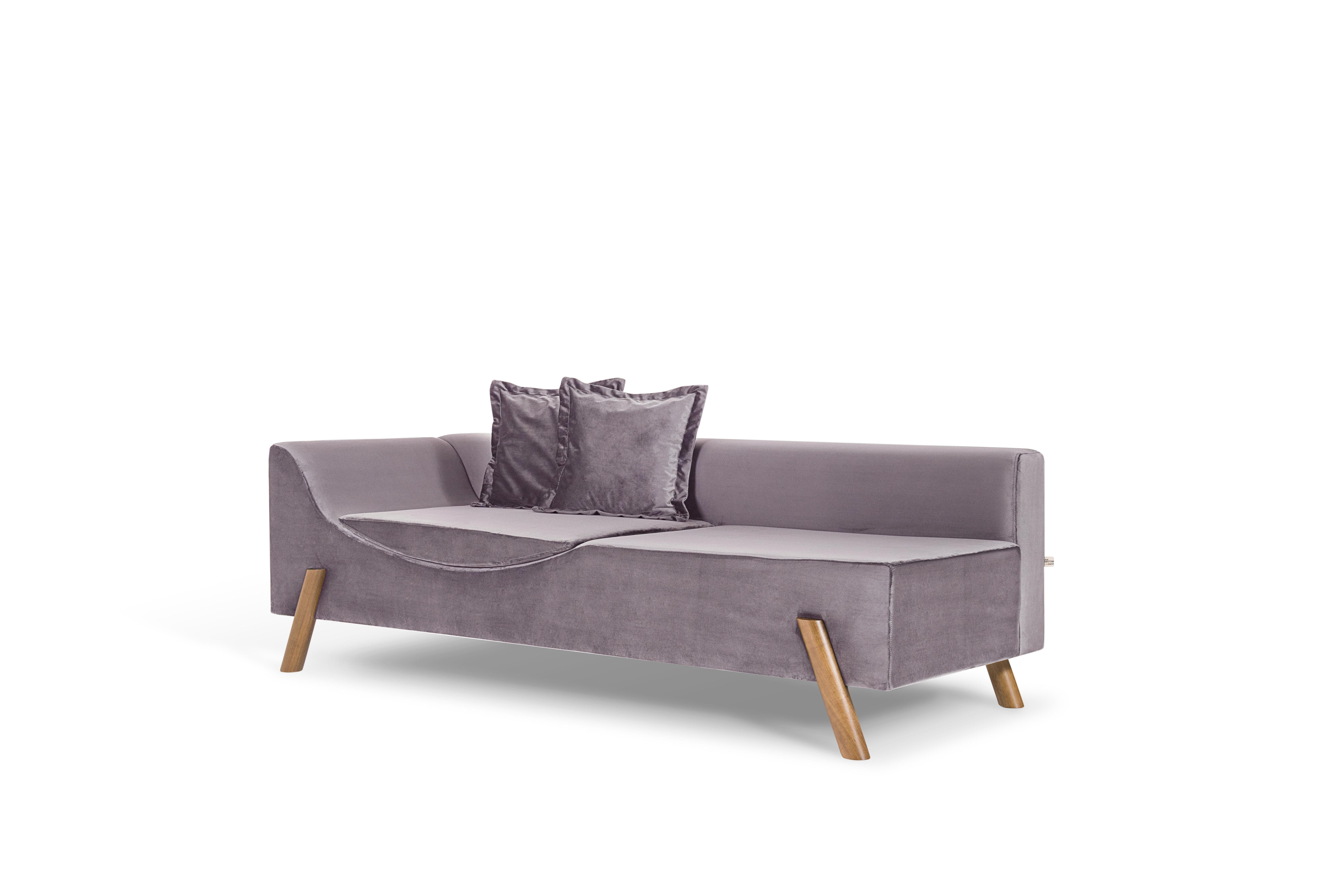 The Flag Couch is a smart and multifunctional piece.
The couch has a cushion built into the seat that makes the piece with dual functionality: when is closed, it works as a comfortable living sofa to seat, and when is opened it becomes a chaise