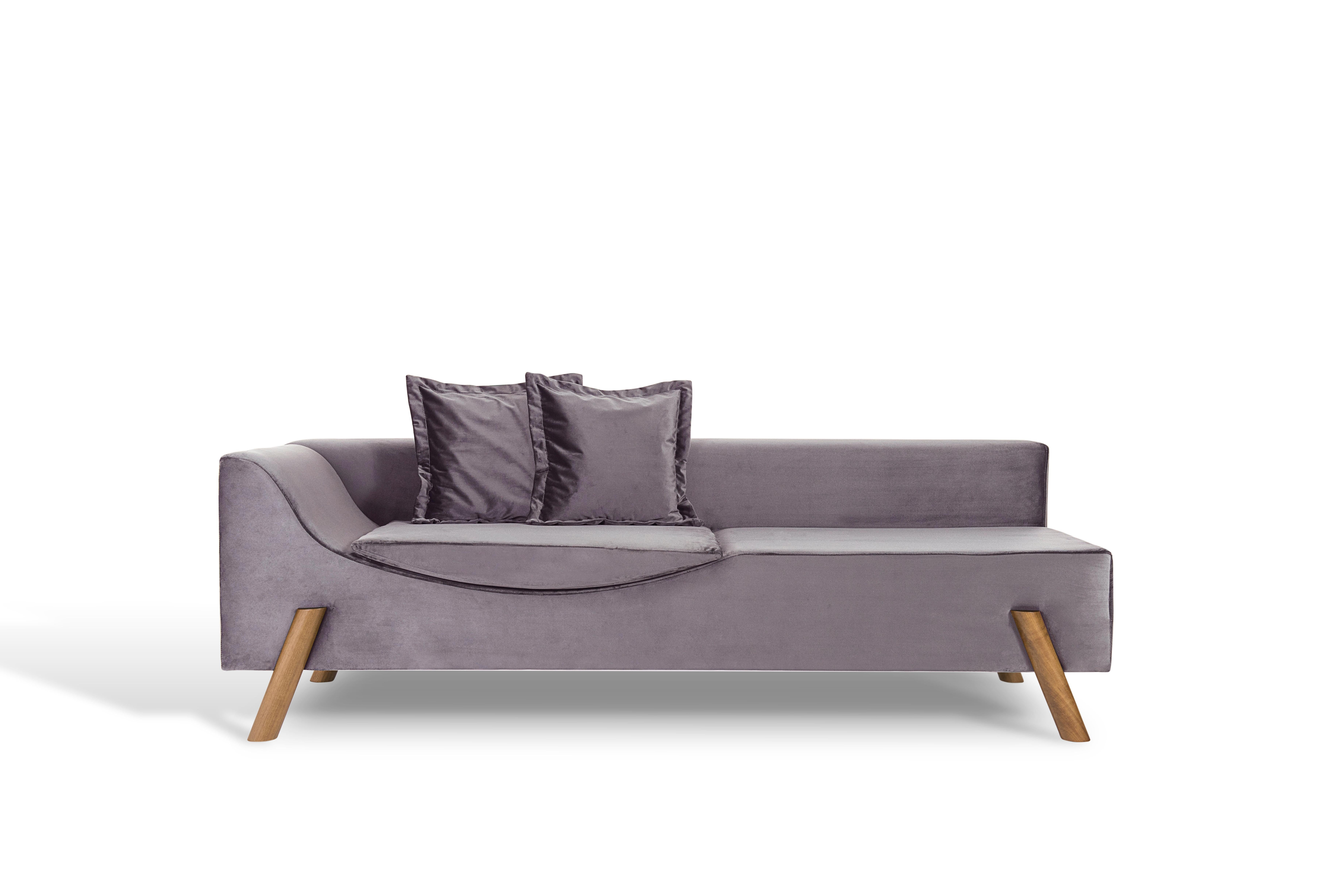 Couch und Chaise Longue „Flag“ aus hellrosa Samt und Holzfüßen in Kleingröße (Moderne) im Angebot