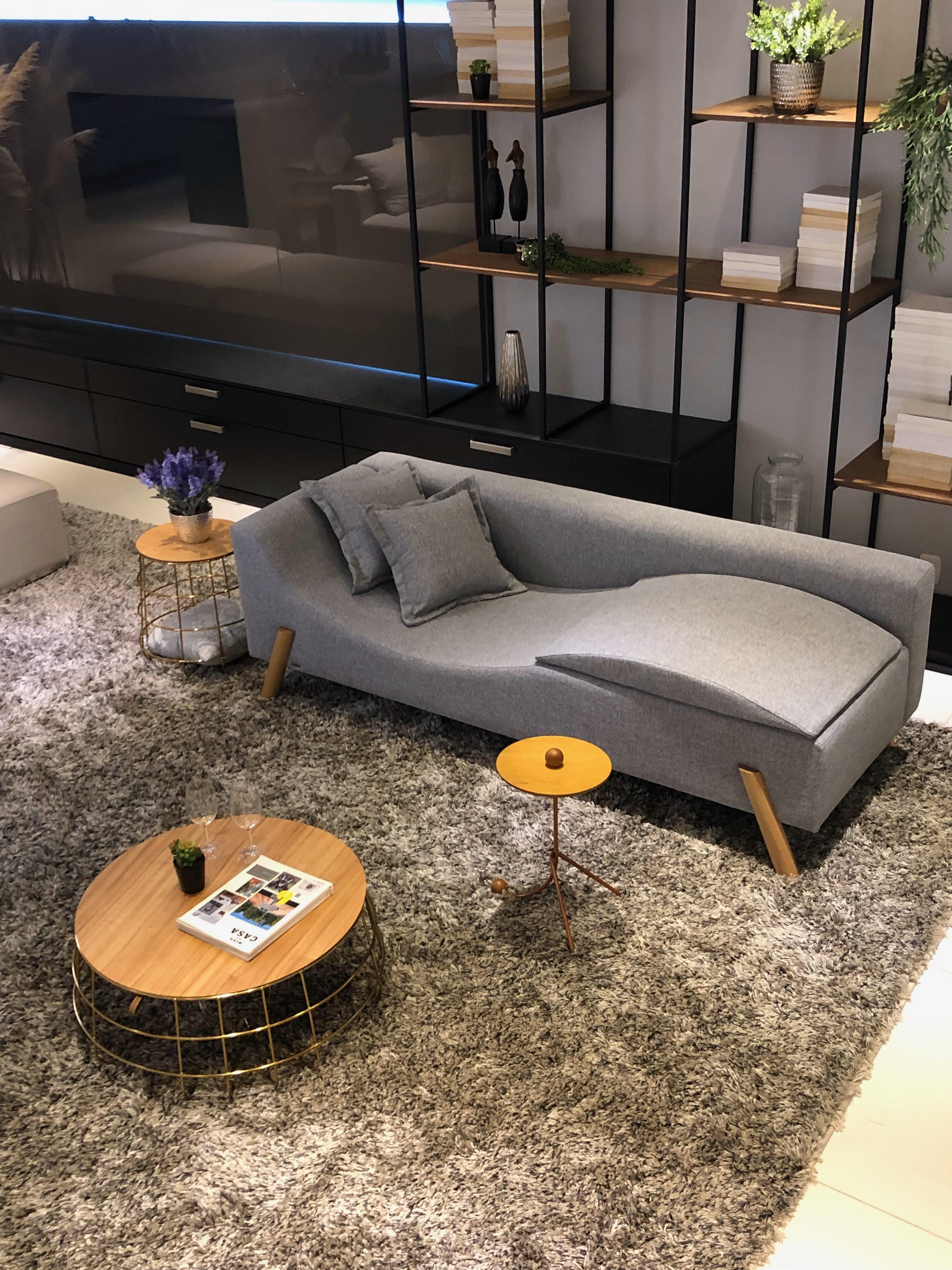 Couch und Chaise Longue „Flag“ aus grauem Leinen und Holzfüßen (Moderne) im Angebot