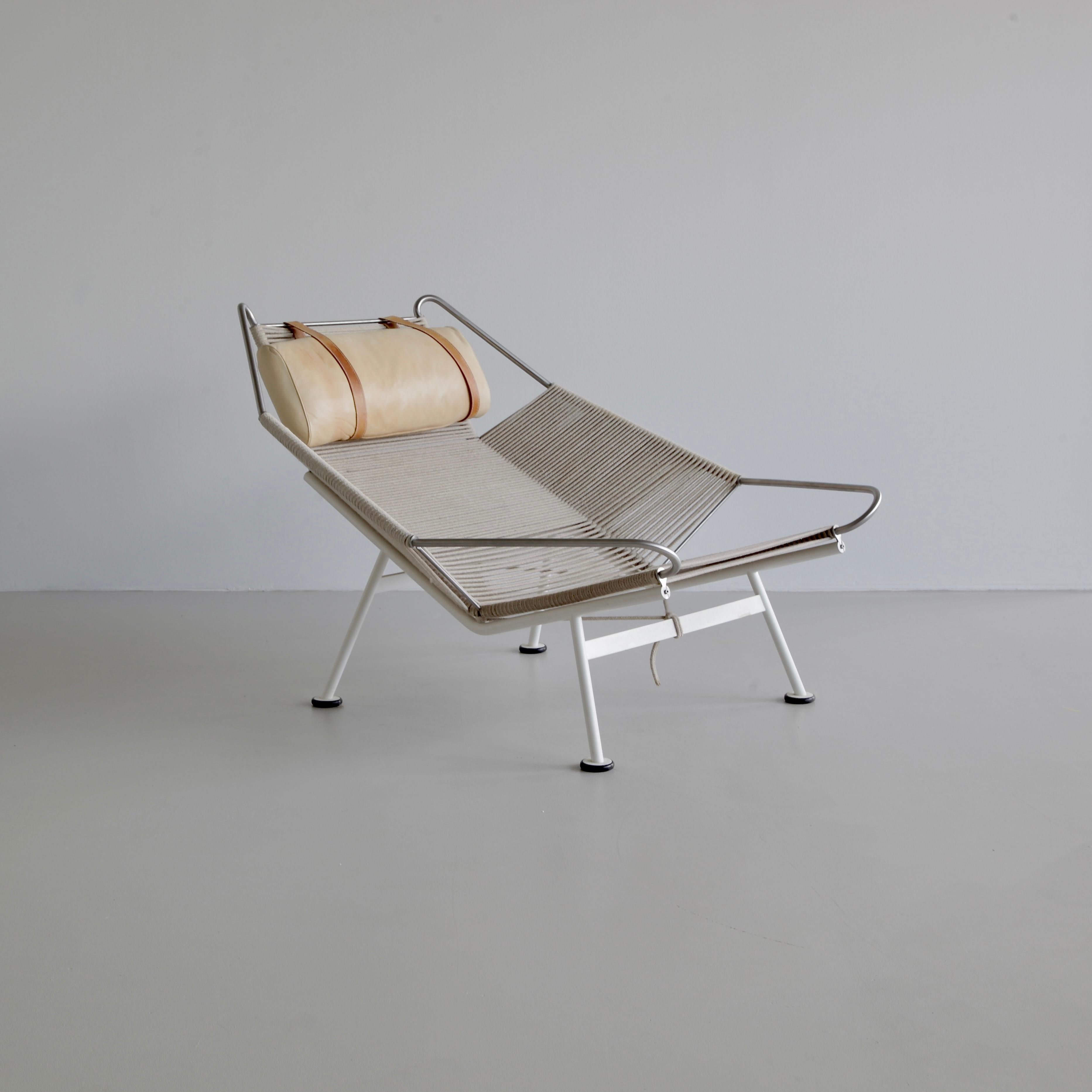 Metal Flag Louge Chair by Hans J. Wegner, PP225