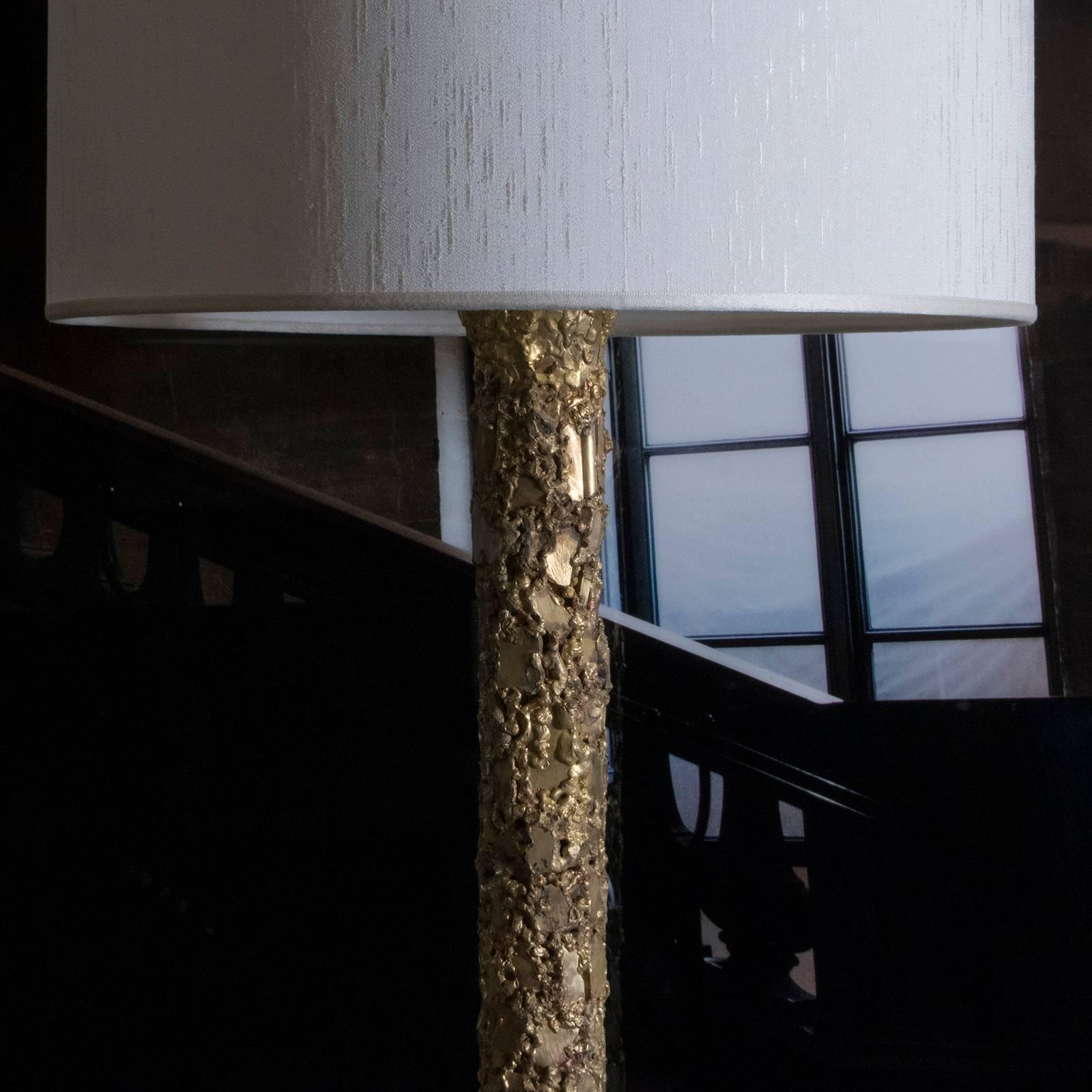 Table lamp in brut brass fusion, natural steel base, silk shantung lampshade cm 50x H 26.