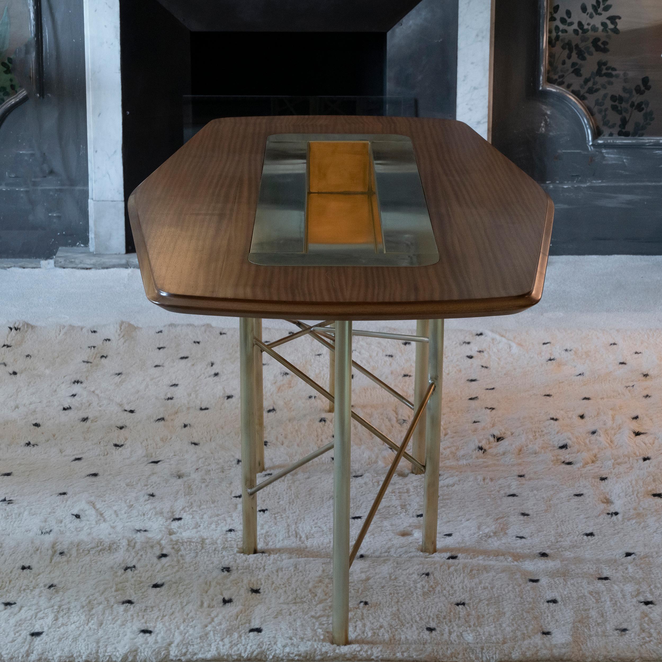 Flair Edition Center Table 1950's Wood Top and Natural Brass Structure For Sale 1