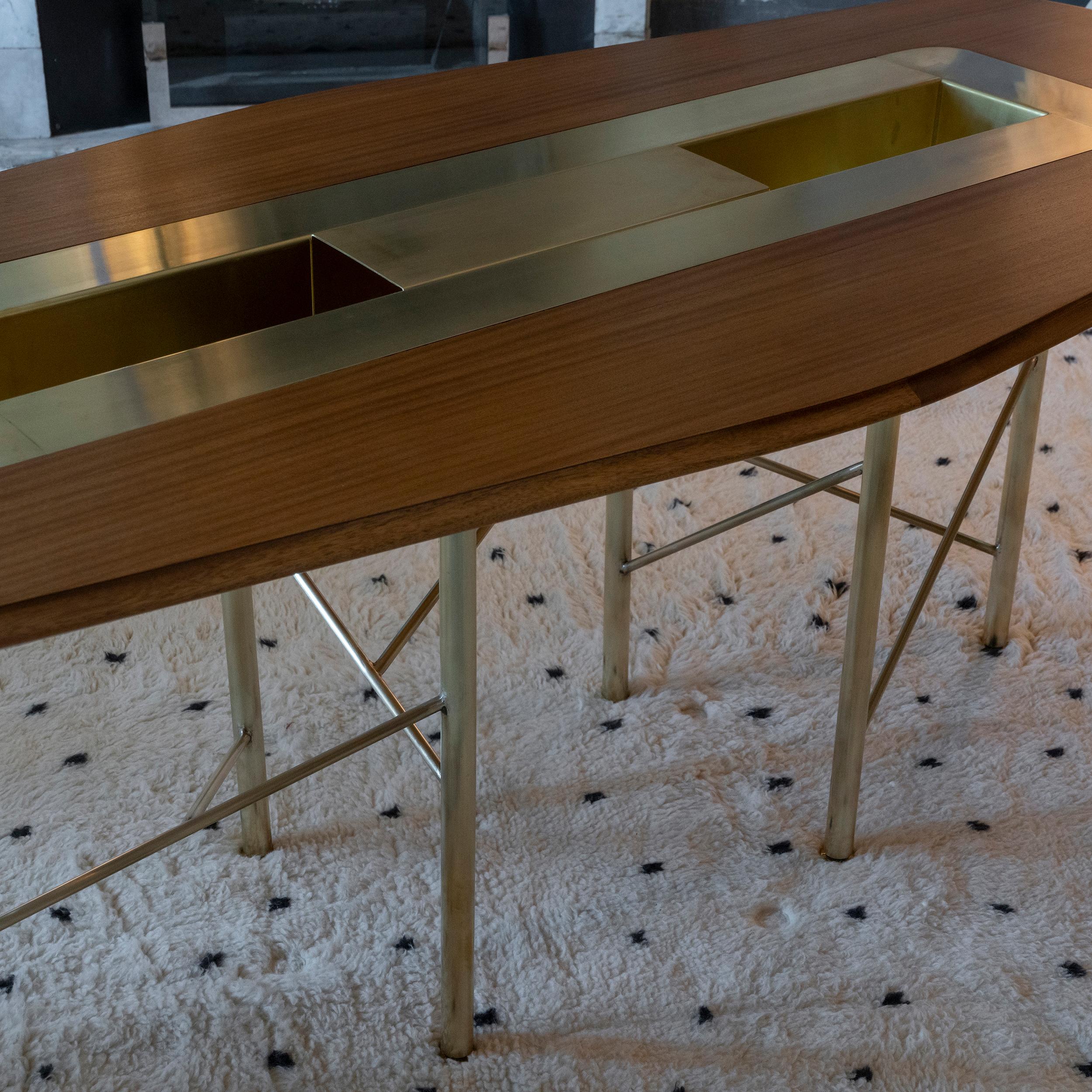 Flair Edition Center Table 1950's Wood Top and Natural Brass Structure For Sale 4