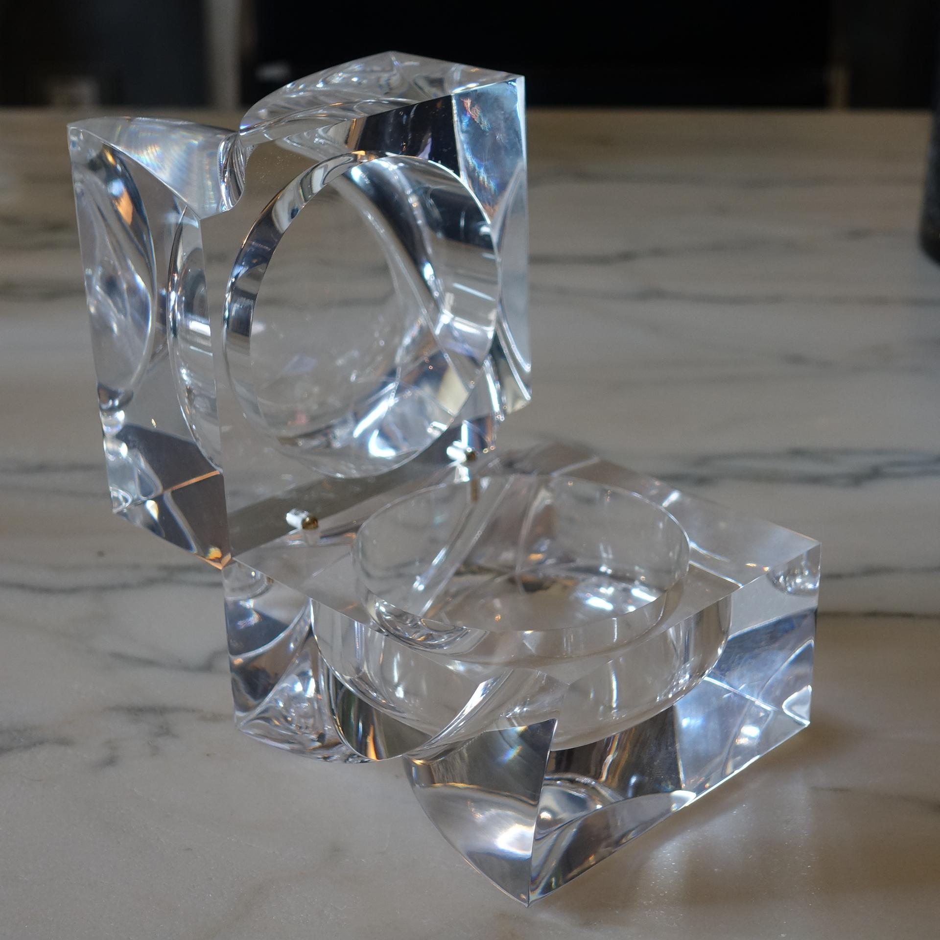 Small square box in clear lucite, hinged top, part of the Flair Edition collection, Italy 2021.