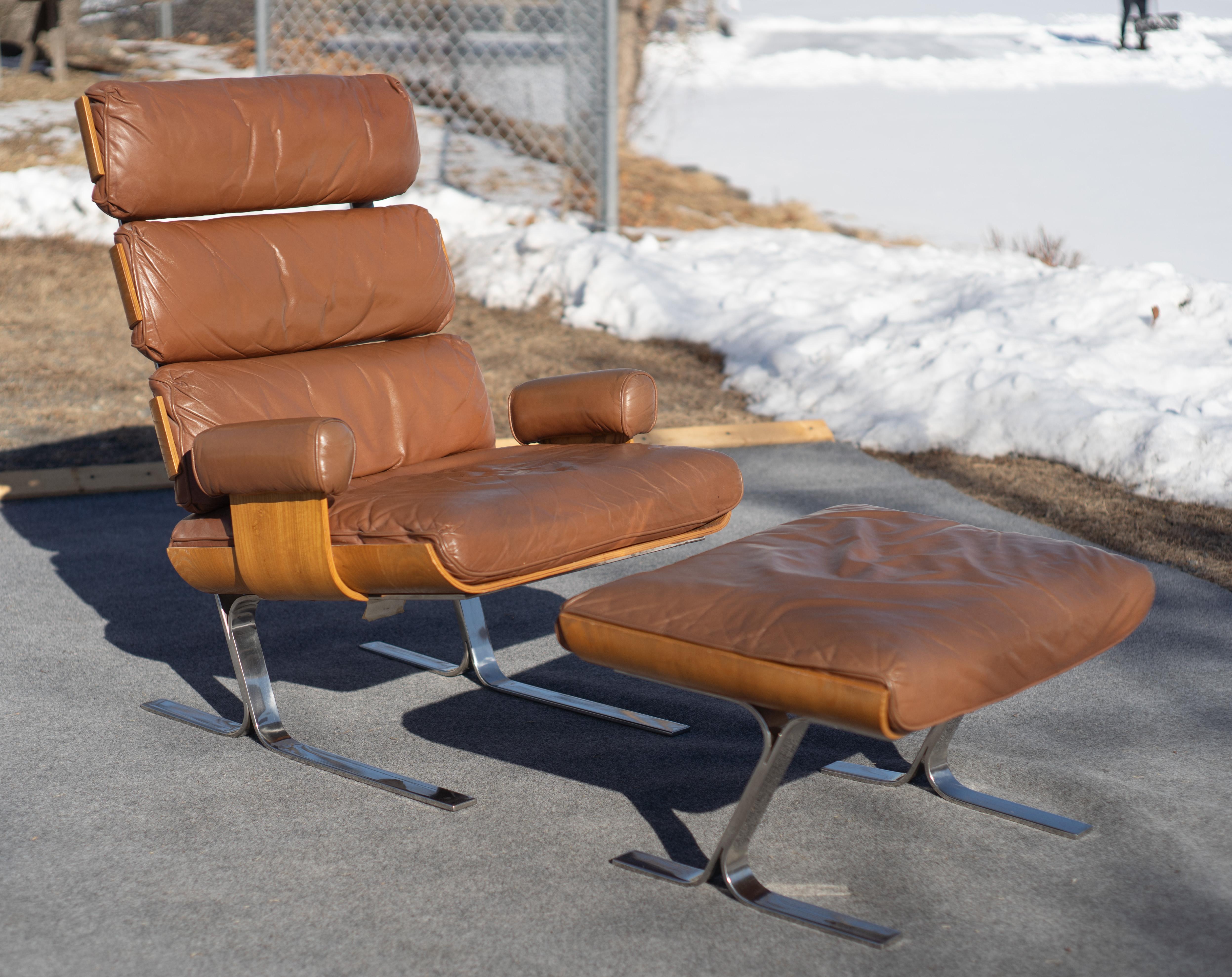 Late 20th Century Flair for Bernhardt Lounge Chair & Ottoman in Chrome/Leather/Oak after Eames For Sale