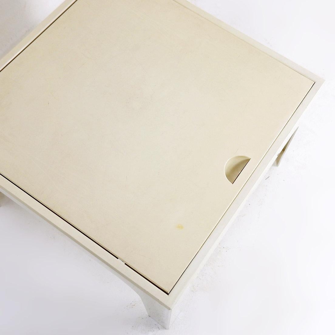 FLAIR „Travailleuse“ Couchtisch 1970er Jahre (Kunststoff) im Angebot