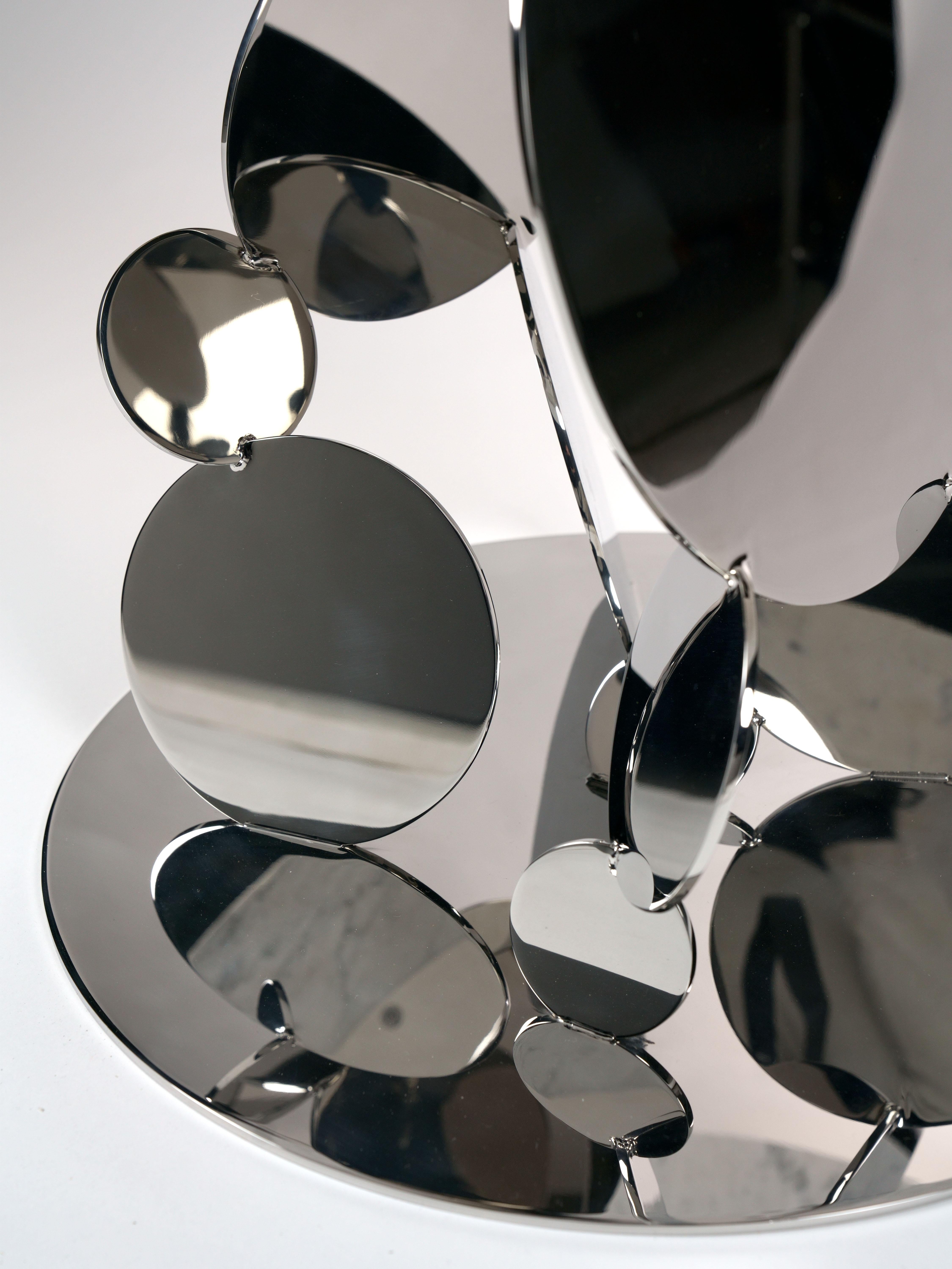 Flake Round Center Table by Barberini & Gunnell In New Condition For Sale In Geneve, CH