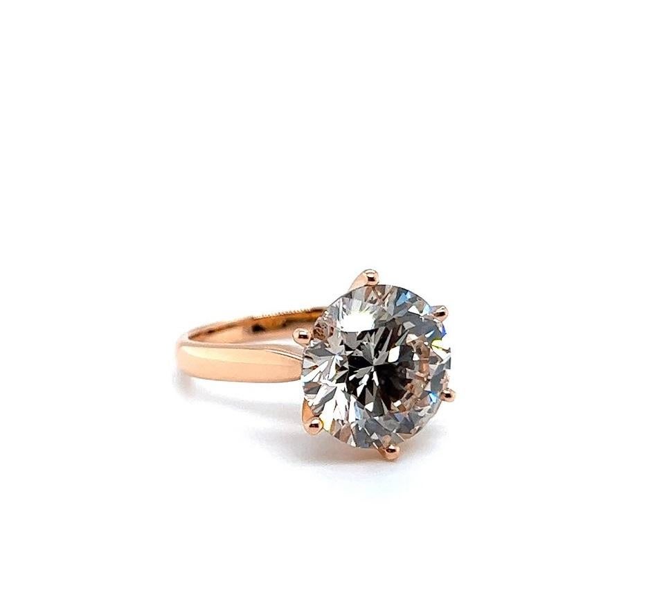 While there is something charming about modest modern rings with a touch of sparkle, nothing is more eye-catching than a ring with one big statement diamond. Big diamonds are not only beautiful but also rare, making them a desirable asset that does