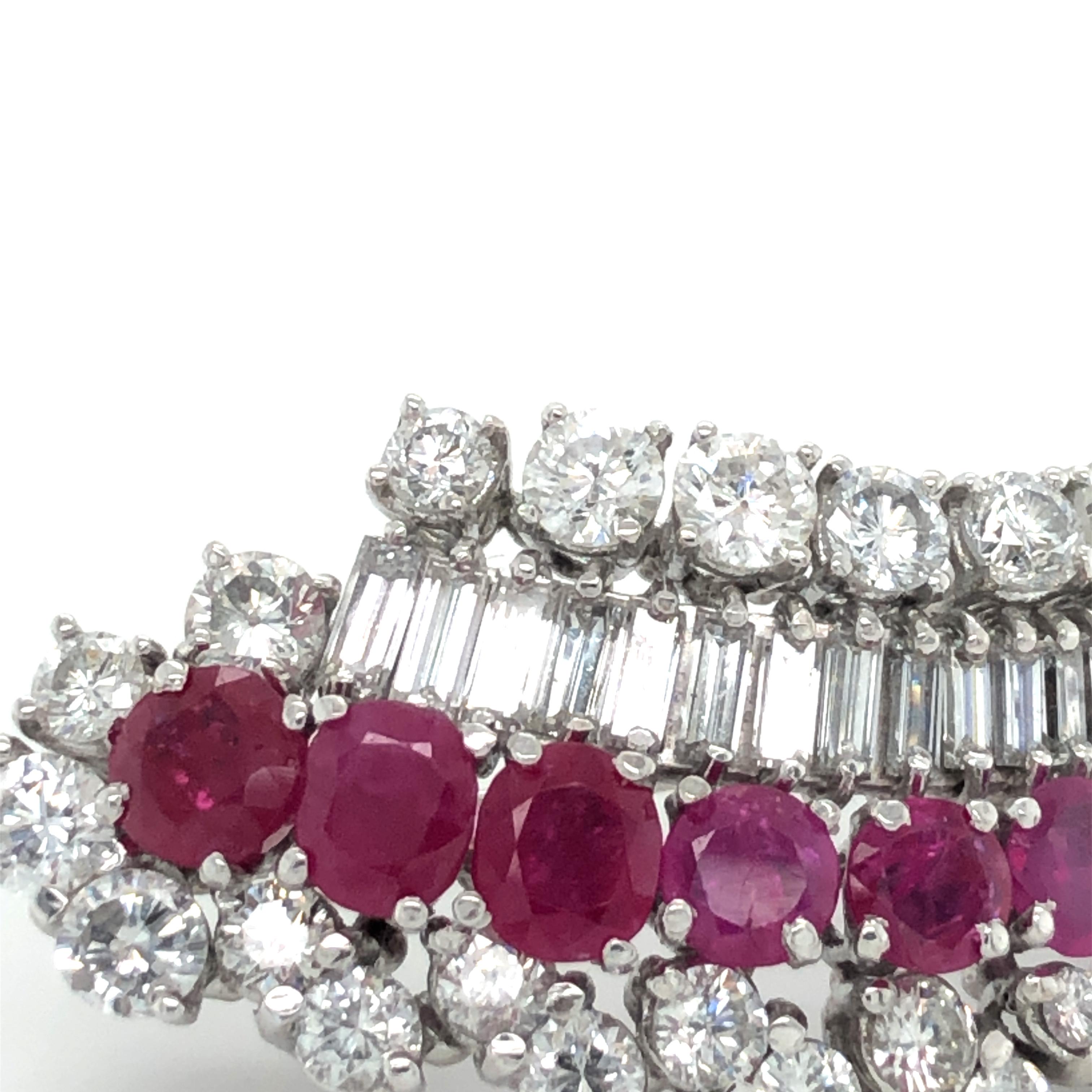 Round Cut Flamboyant Ruby and Diamond Brooch in White Gold 18k For Sale