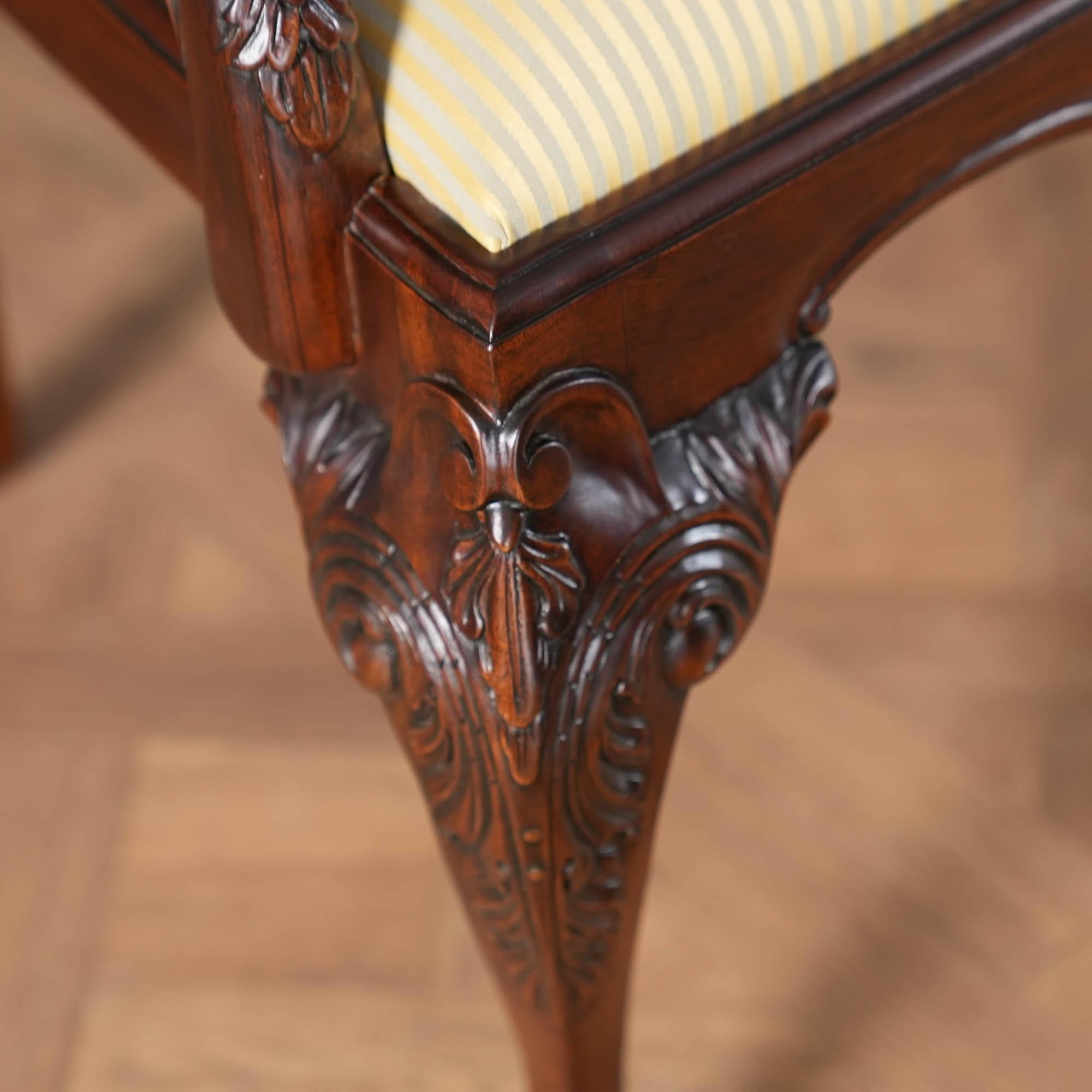 Sedie Chippendale con schienale a fiamma, set da 10 in vendita 4
