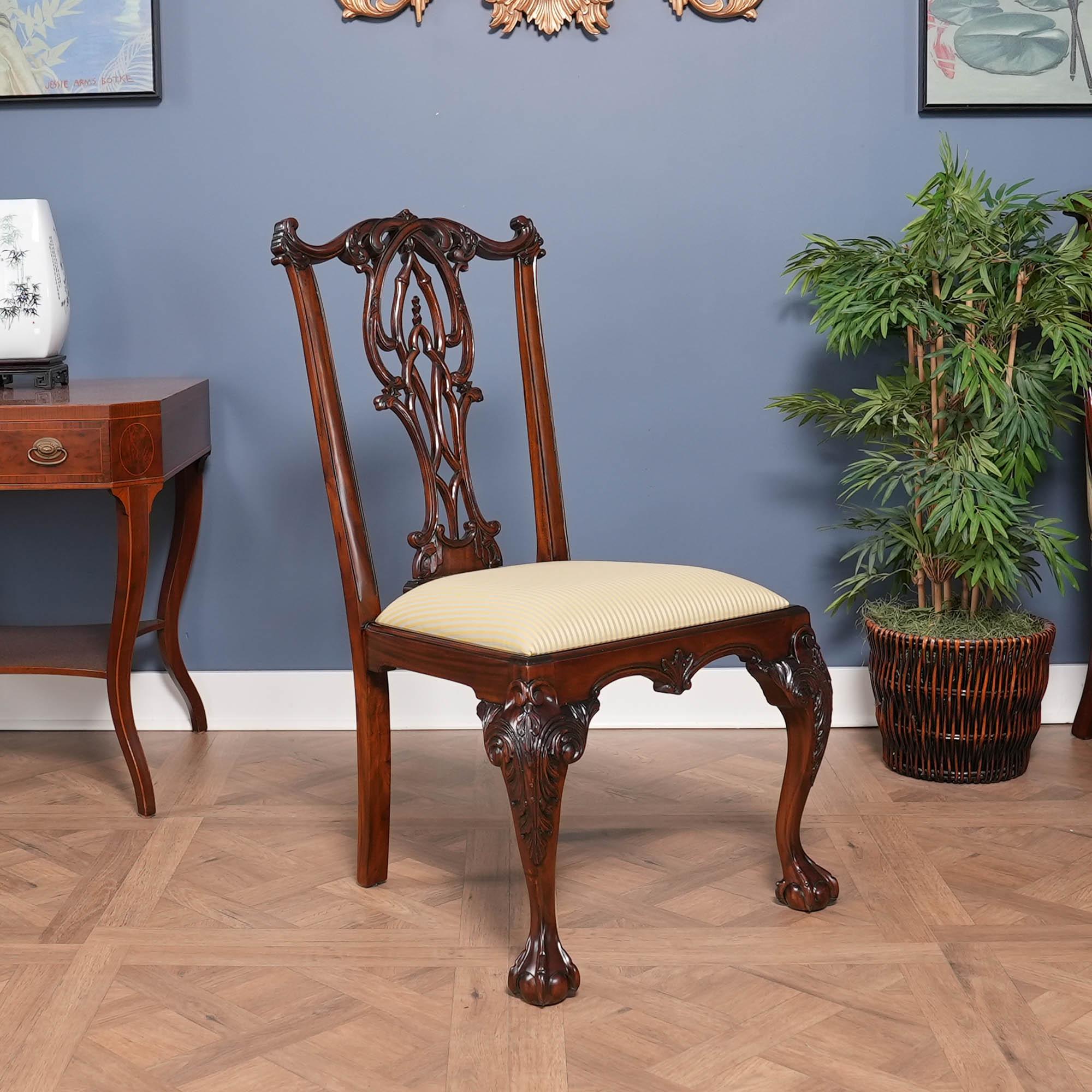 Sedie Chippendale con schienale a fiamma, set da 10 in vendita 9