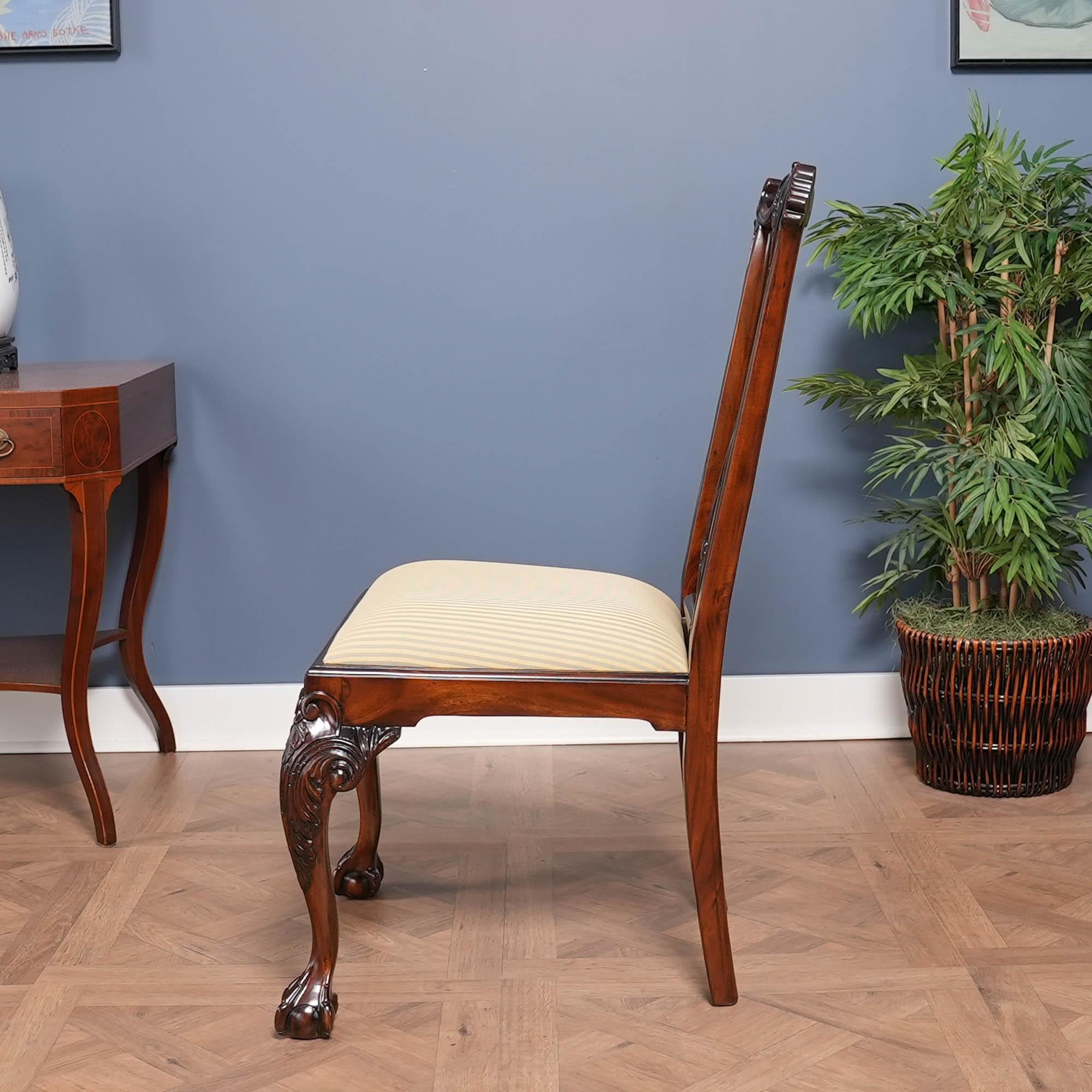 Sedie Chippendale con schienale a fiamma, set da 10 in vendita 11