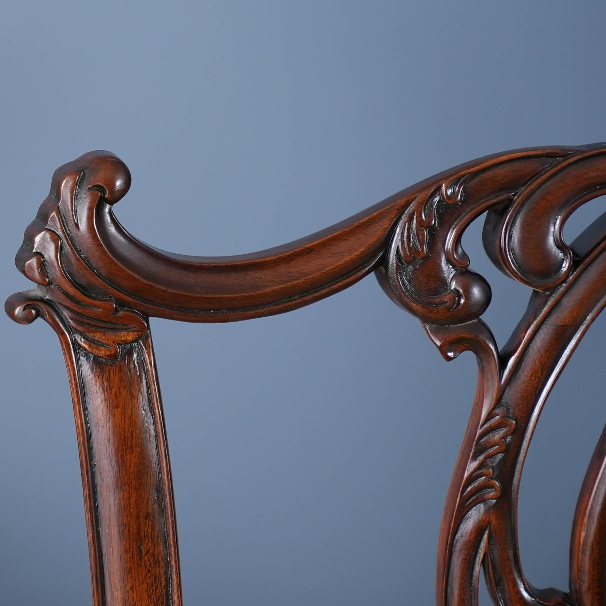 XXI secolo e contemporaneo Sedie Chippendale con schienale a fiamma, set da 10 in vendita