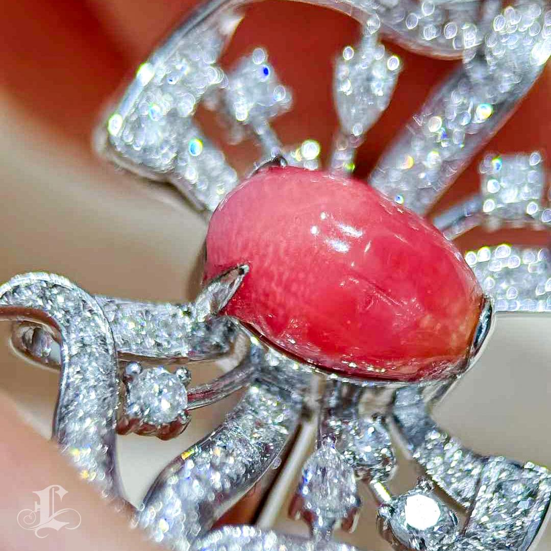 【Conchéa】Flame Bloom Convertible Conch Perlenring-Anhänger - 2.42ct (Ungeschliffen) im Angebot