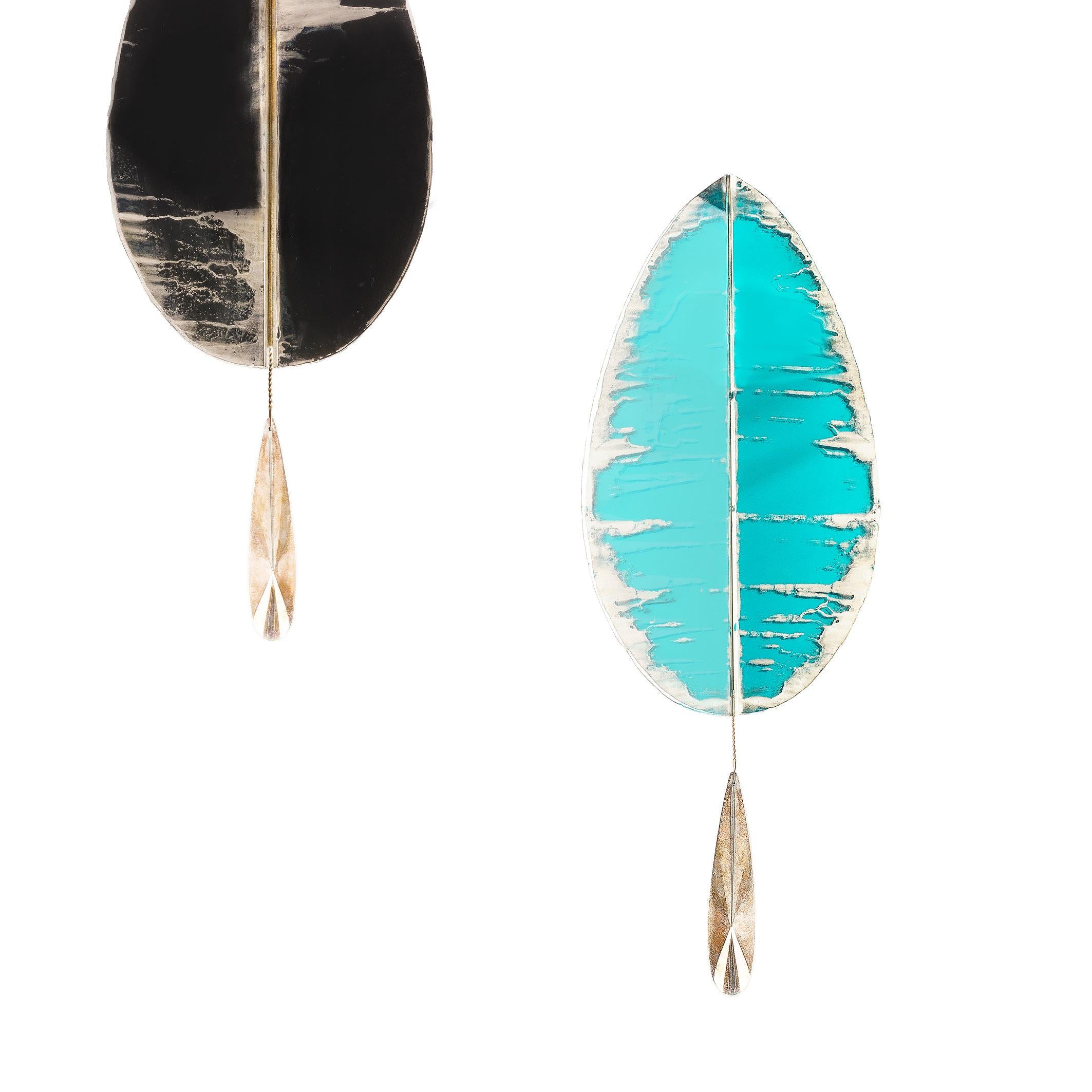 Moderne Lampe murale contemporaine Flame en verre d'art argenté turquoise, laiton et goutte de cristal en vente