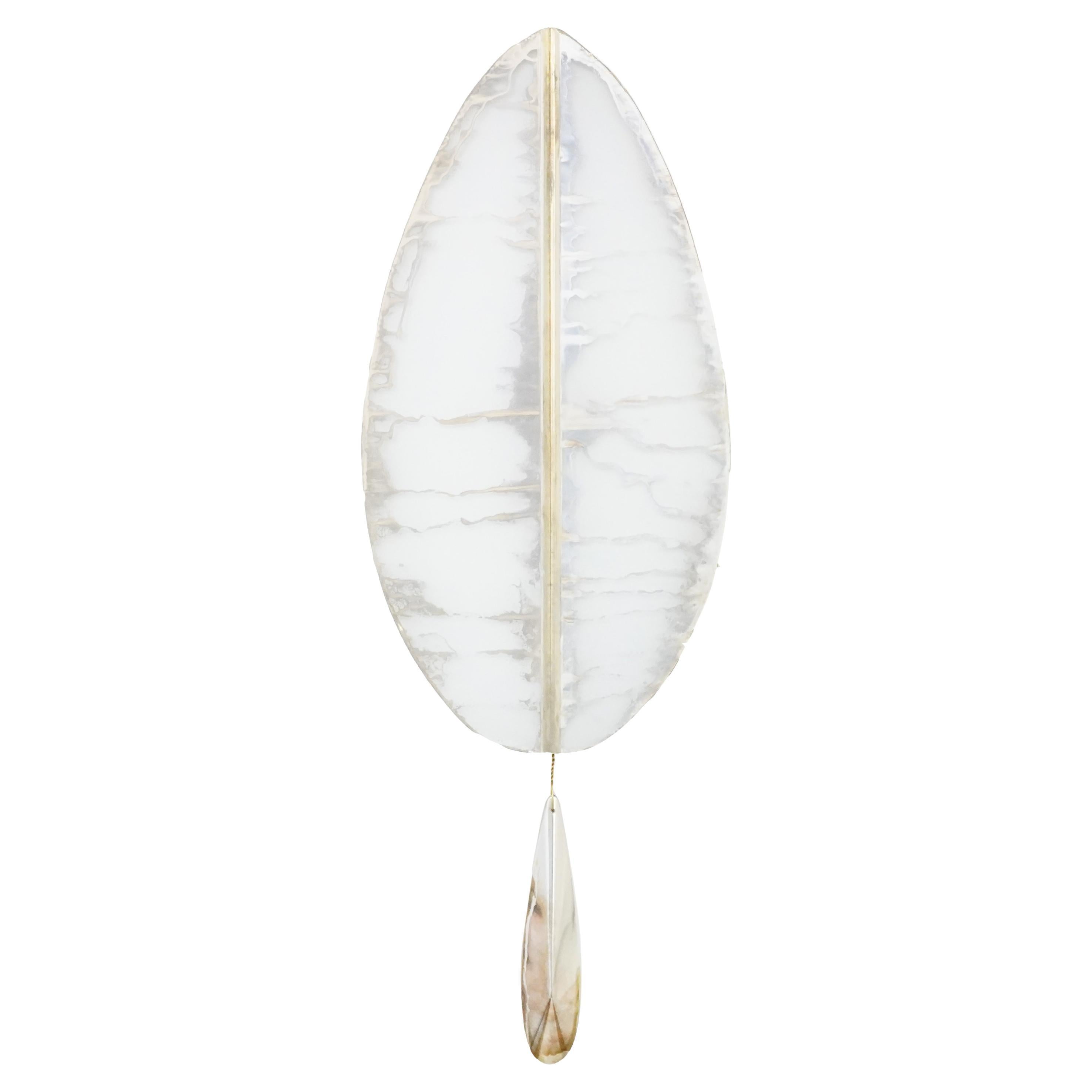 Applique murale contemporaine Flame en verre d'art blanc et argenté, laiton et goutte de cristal