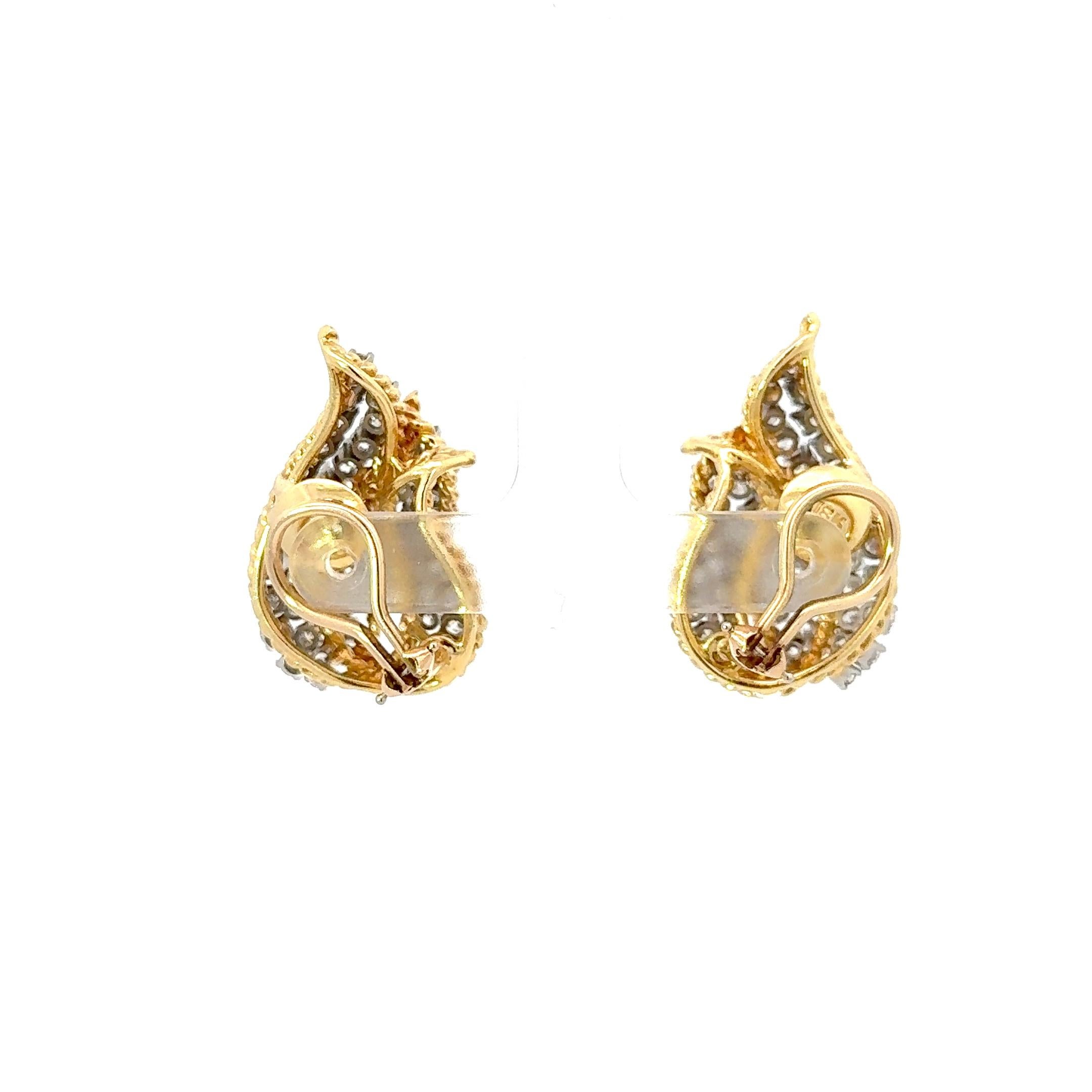 Boucles d'oreilles flamme en platine et or jaune 18 carats Excellent état - En vente à Dallas, TX
