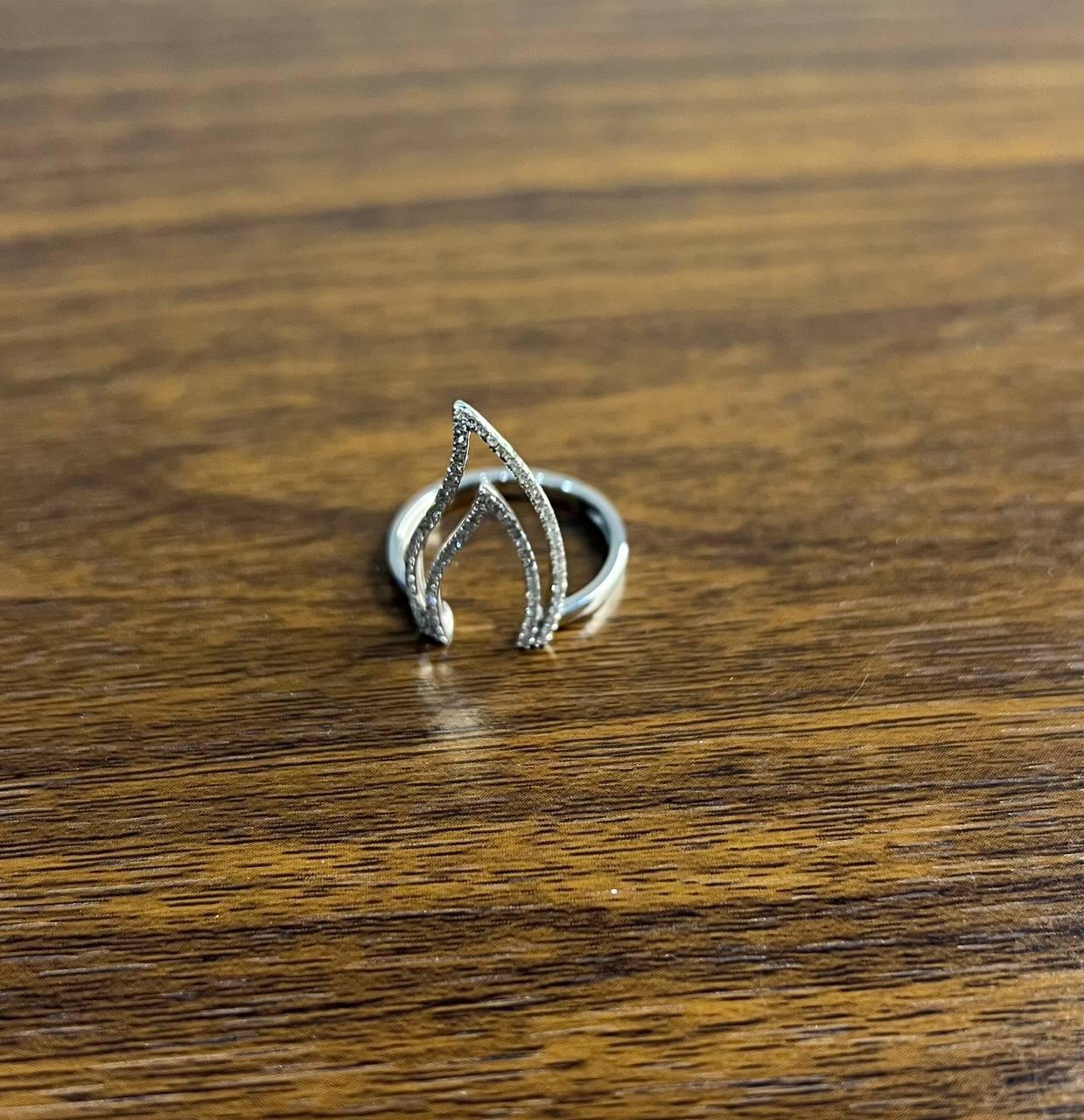 Round Cut Flame Fire Geometric Triangle Cut White Diamond 14 Karat White Gold Ring For Sale