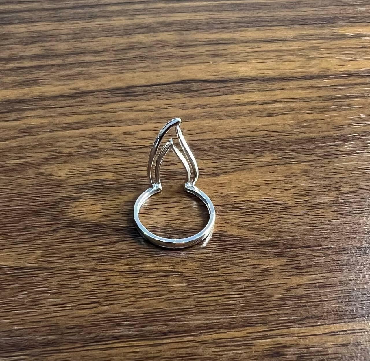 Flame Fire Geometric Triangle Cut White Diamond 14 Karat White Gold Ring In New Condition For Sale In Oakton, VA
