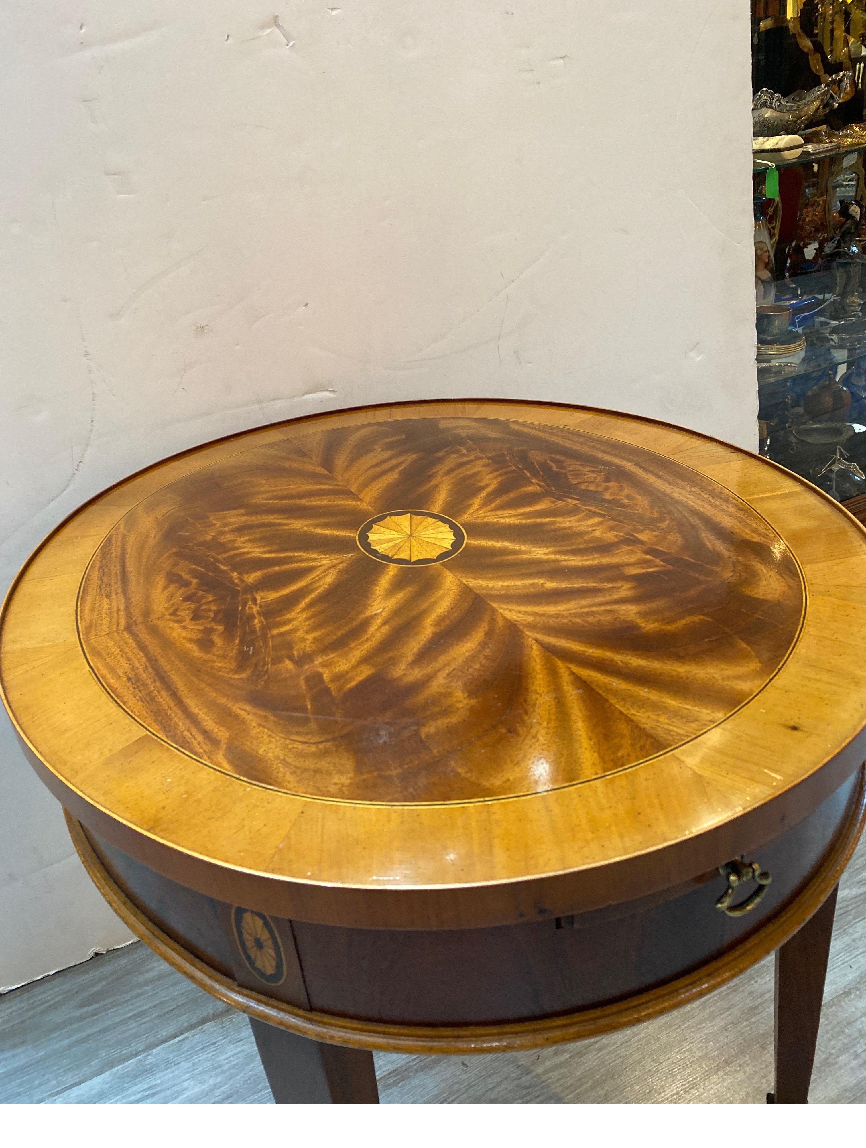 Inlay Flame Mahogany and Satinwood Inlaid Hepplewhite Style Table