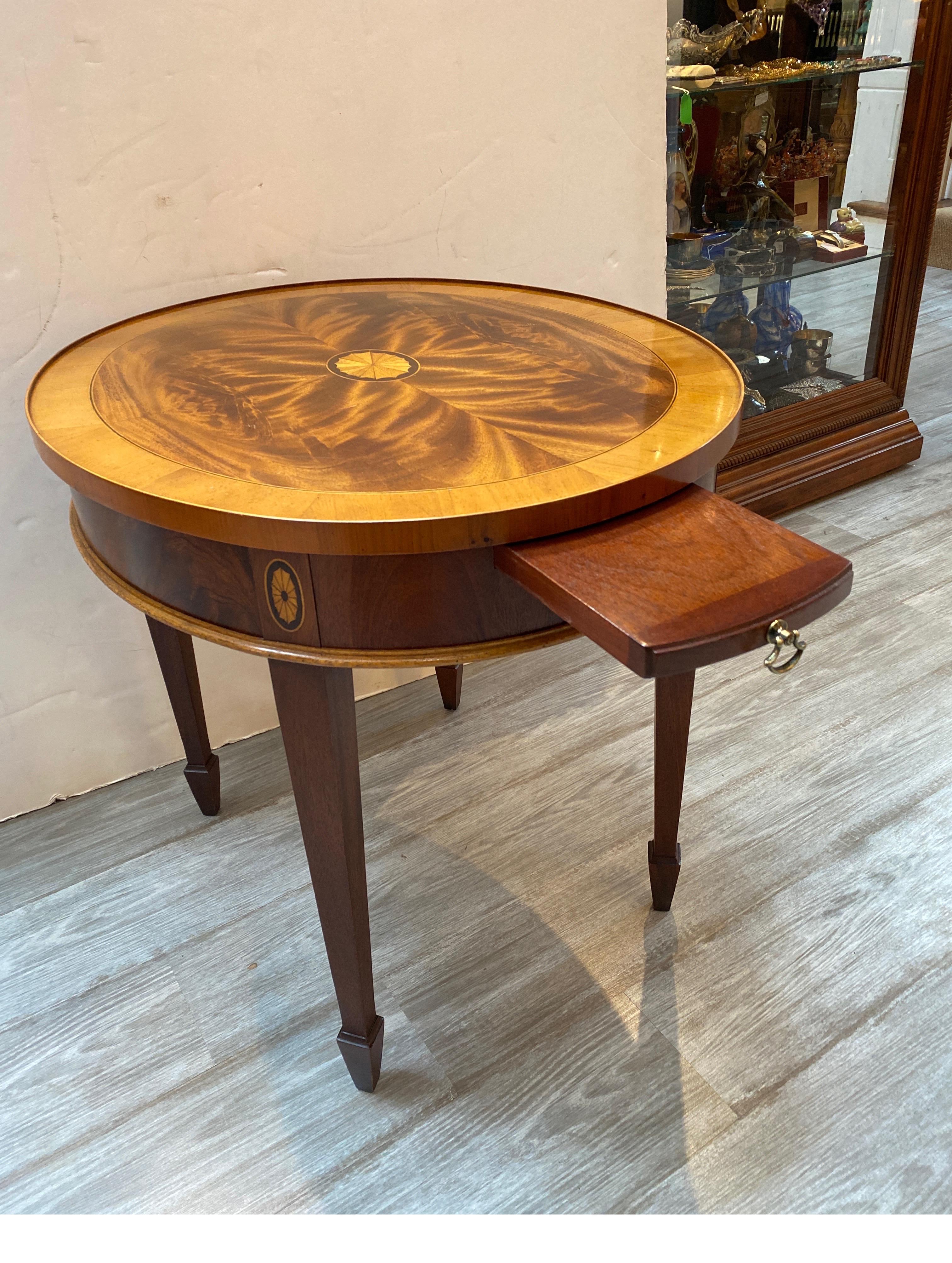 20th Century Flame Mahogany and Satinwood Inlaid Hepplewhite Style Table