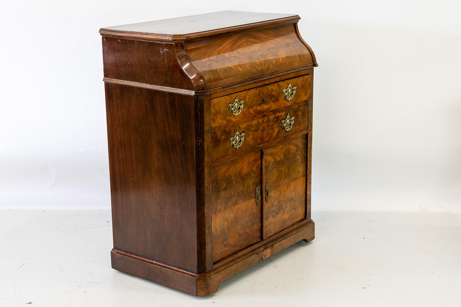 Flame Mahogany European Lift Top Washstand For Sale 3