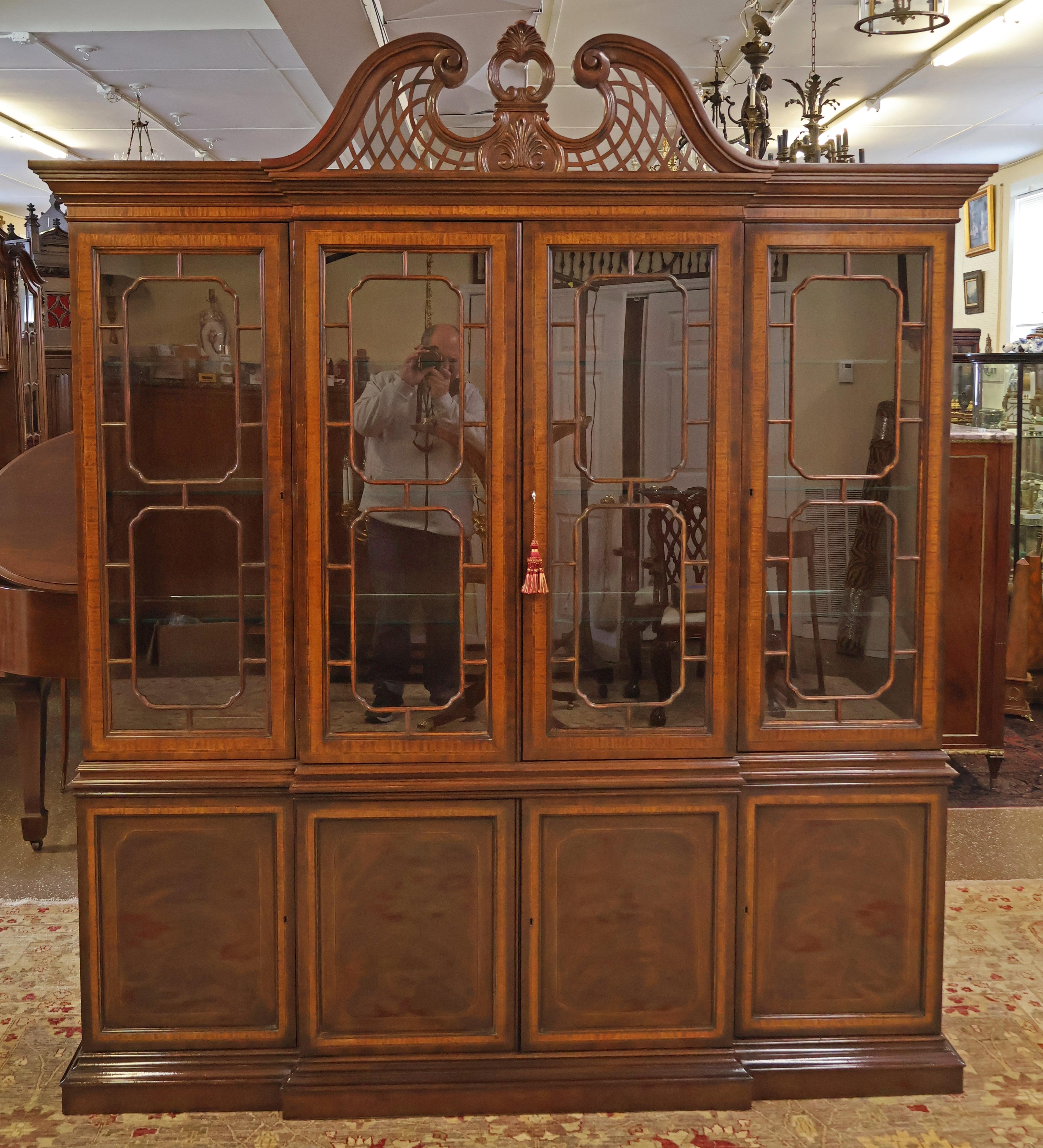 ​Flame Mahogany Heritage Drexel Bookcase China Cabinet Breakfront

Dimensions : 91.25