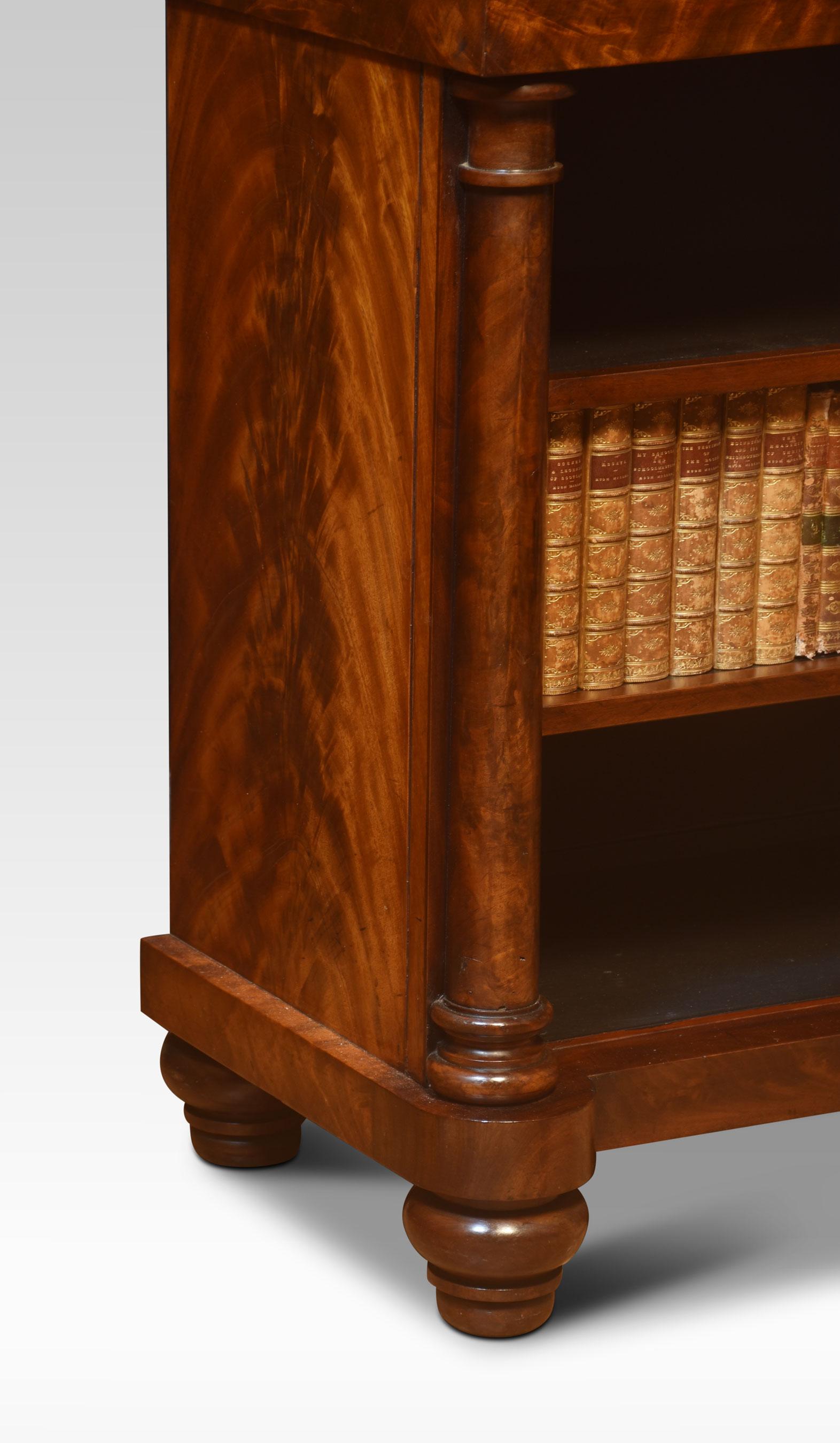 Flame Mahogany Open Bookcase In Good Condition For Sale In Cheshire, GB