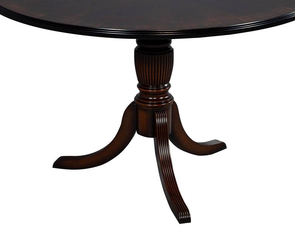 Flame Mahogany Round Duncan Phyfe Table In Good Condition In North York, ON