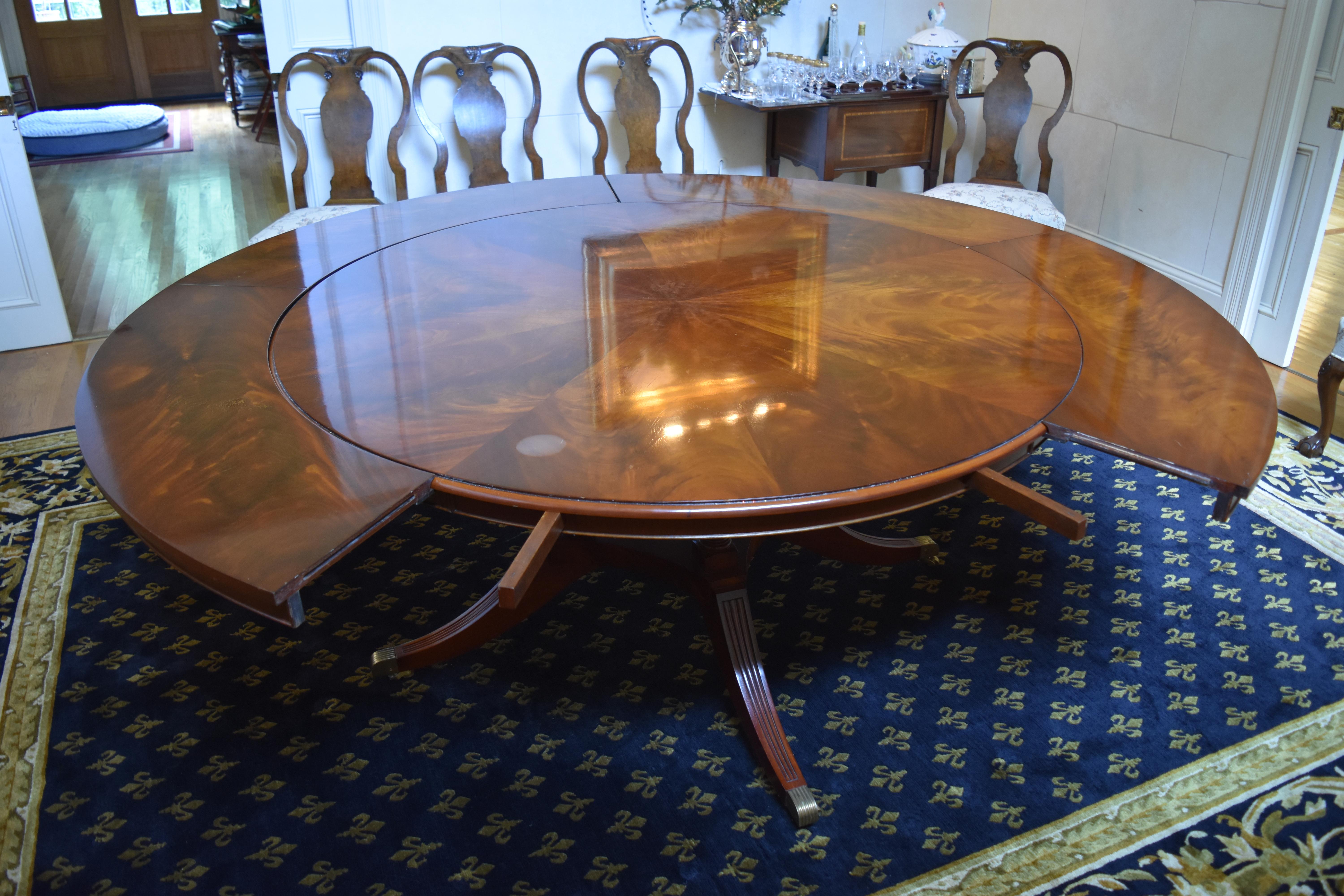Flame Mahogany Round Pedestal Base Dining Table For Sale 1