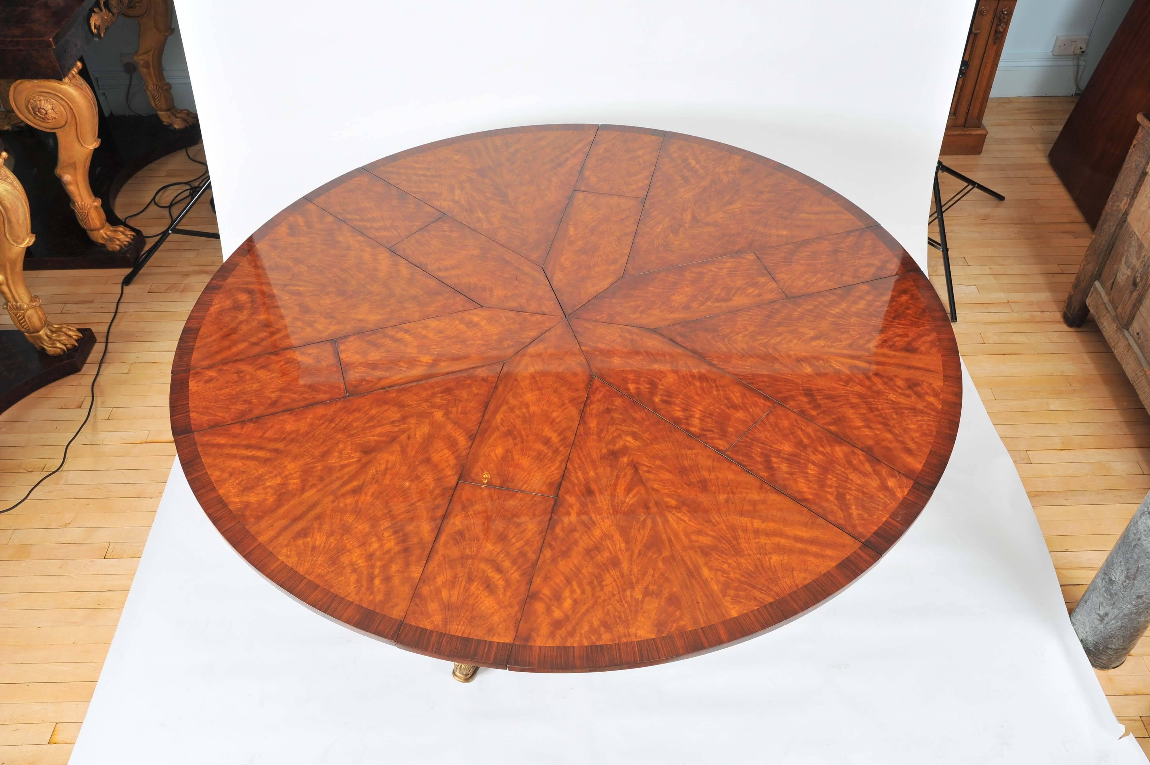 expandable round table