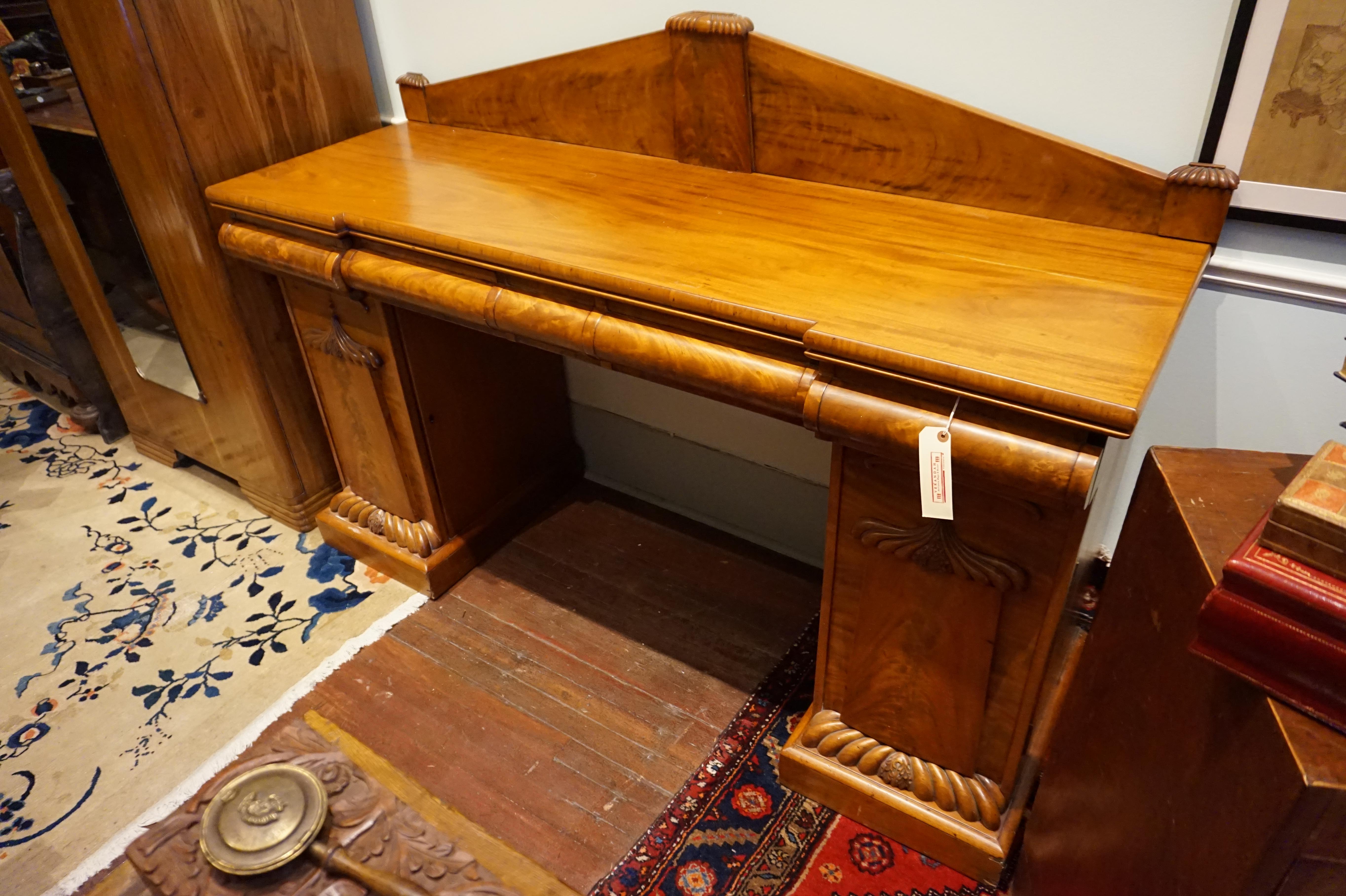 Mogano Credenza buffet in mogano fiammato proveniente dalla Scozia, XIX secolo in vendita