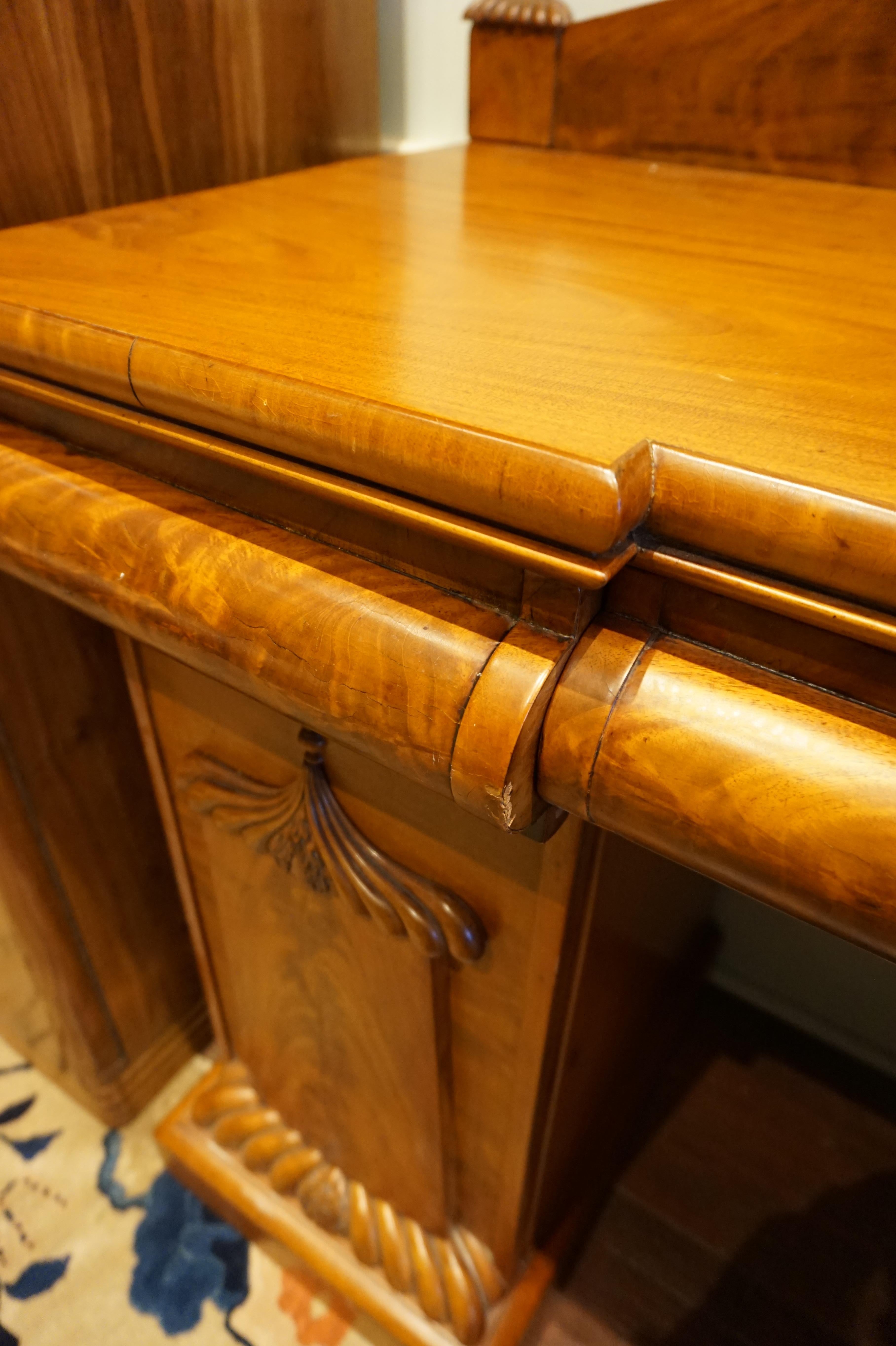Credenza buffet in mogano fiammato proveniente dalla Scozia, XIX secolo in vendita 1