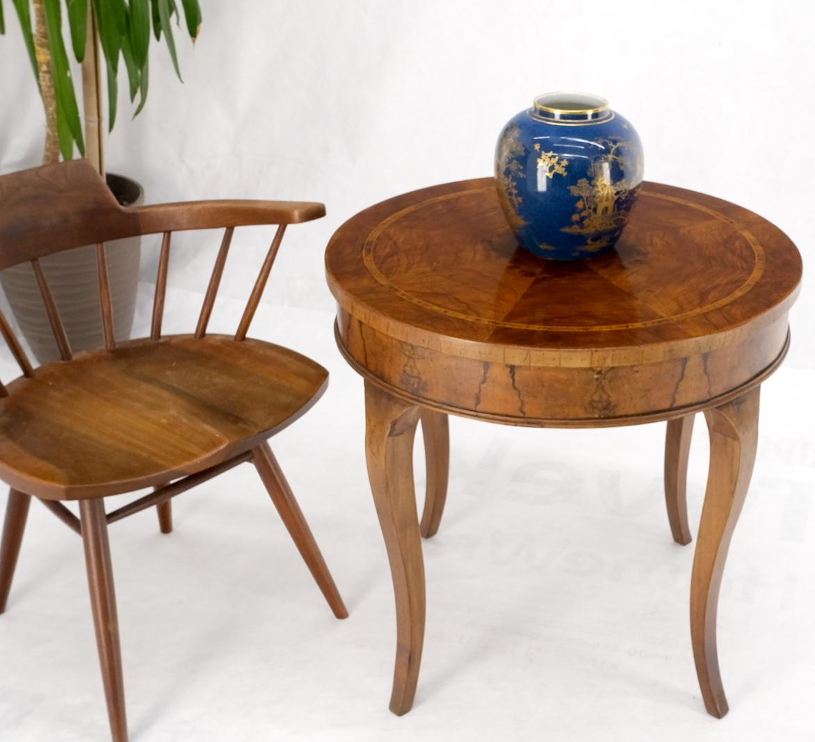 Flame Mahogany Top Banded Olive Wood Cabriole Leg Round Lamp Side Table Stand In Good Condition In Rockaway, NJ