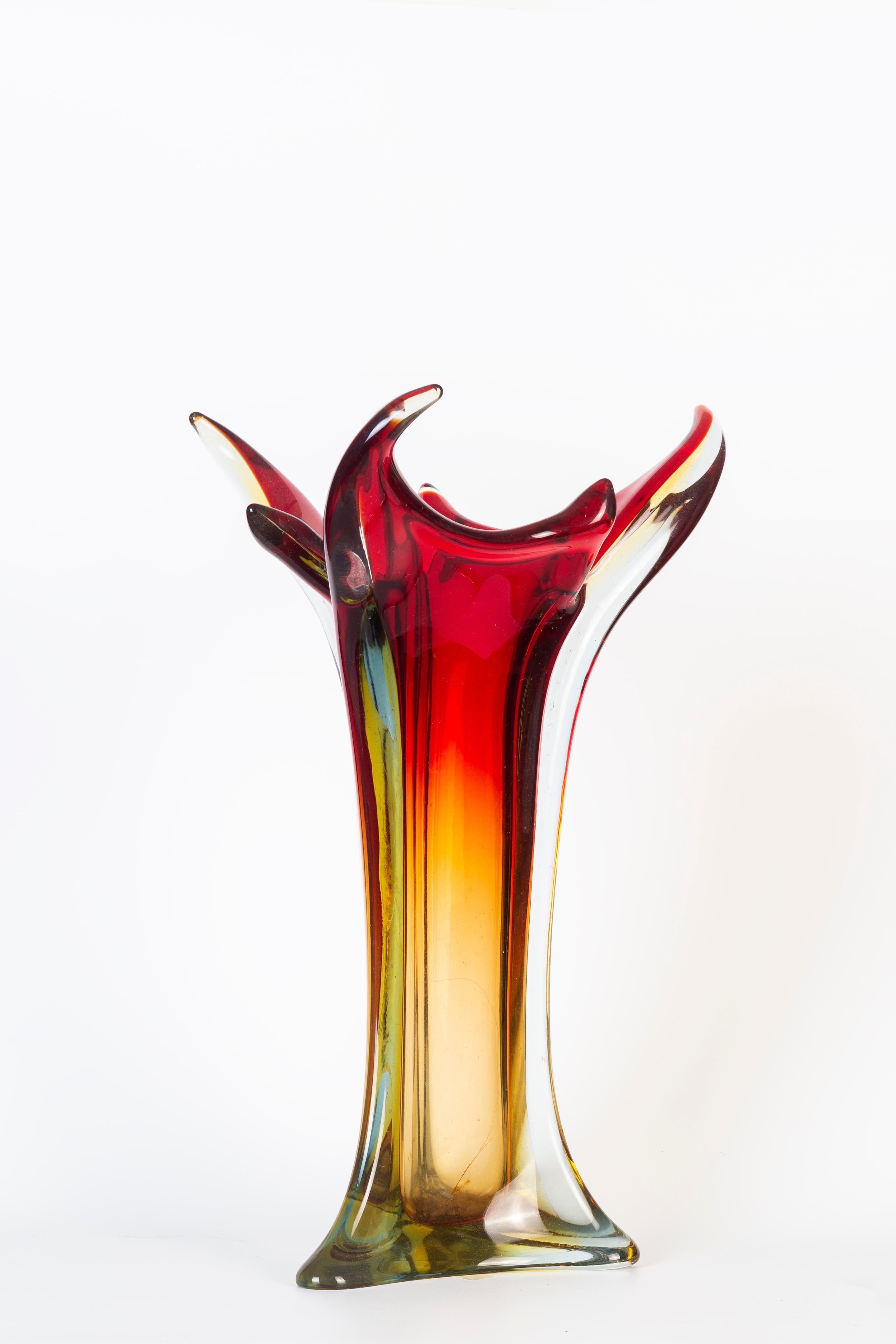 Flame Murano glass vase is a wonderful glass decorative object, realized during the 1970s.

Very beautiful Murano glass vase flame shaped. Brilliant and vivid red colored on the higher part and yellow gradient on the bottom.

Good conditions.
  