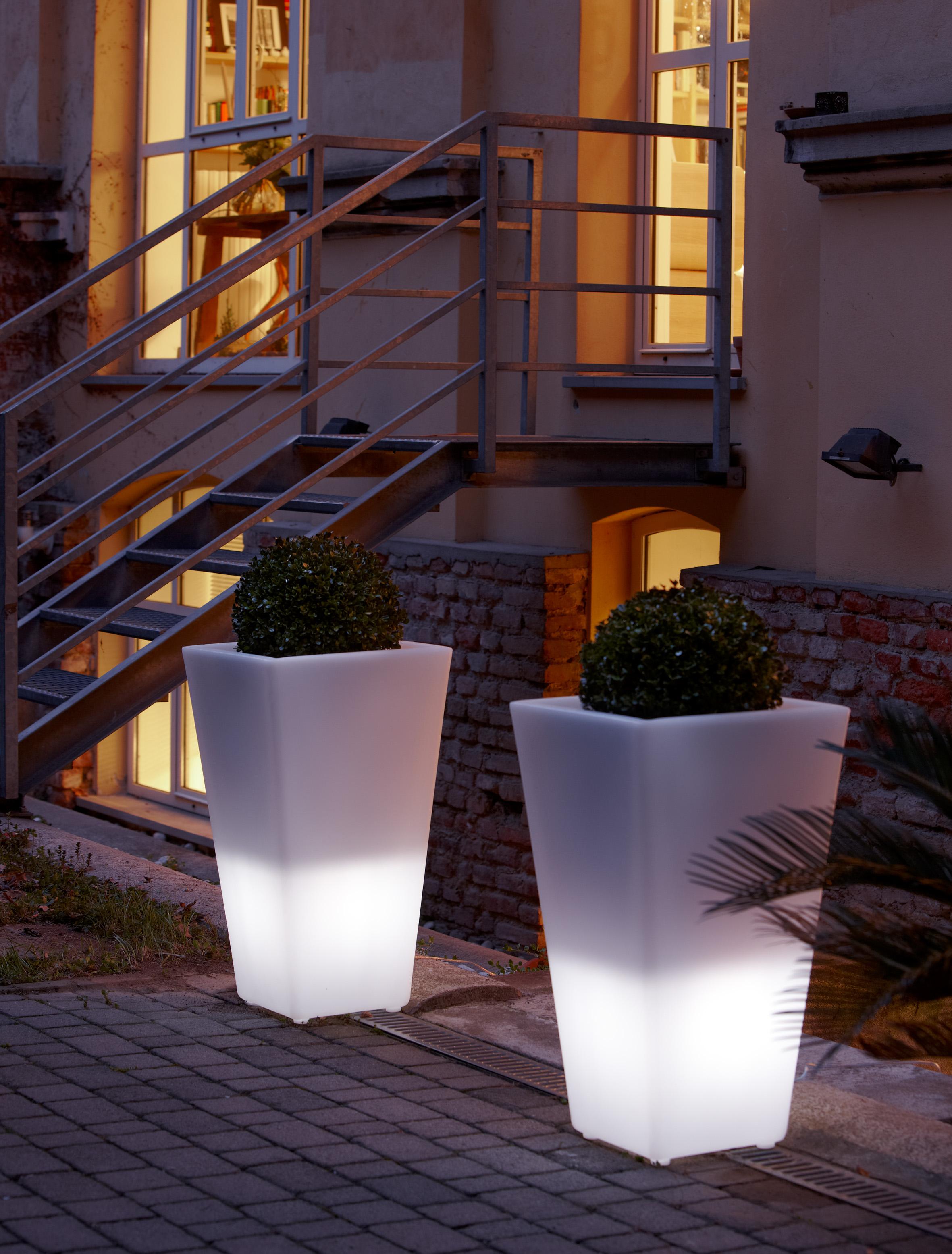 Flame Red 44 Y Pot by SLIDE Studio
Dimensions: D 44 x W 44 x H 90 cm.
Materials: Polyethylene.

Available in different color options. Prices may vary. This product is suitable for indoor and outdoor use. Available in a standard, lighted, or
