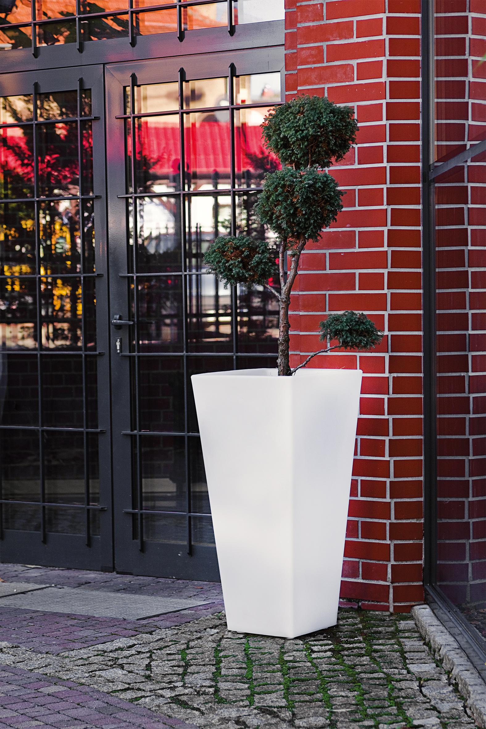Italian Flame Red 44 Y Pot by SLIDE Studio For Sale